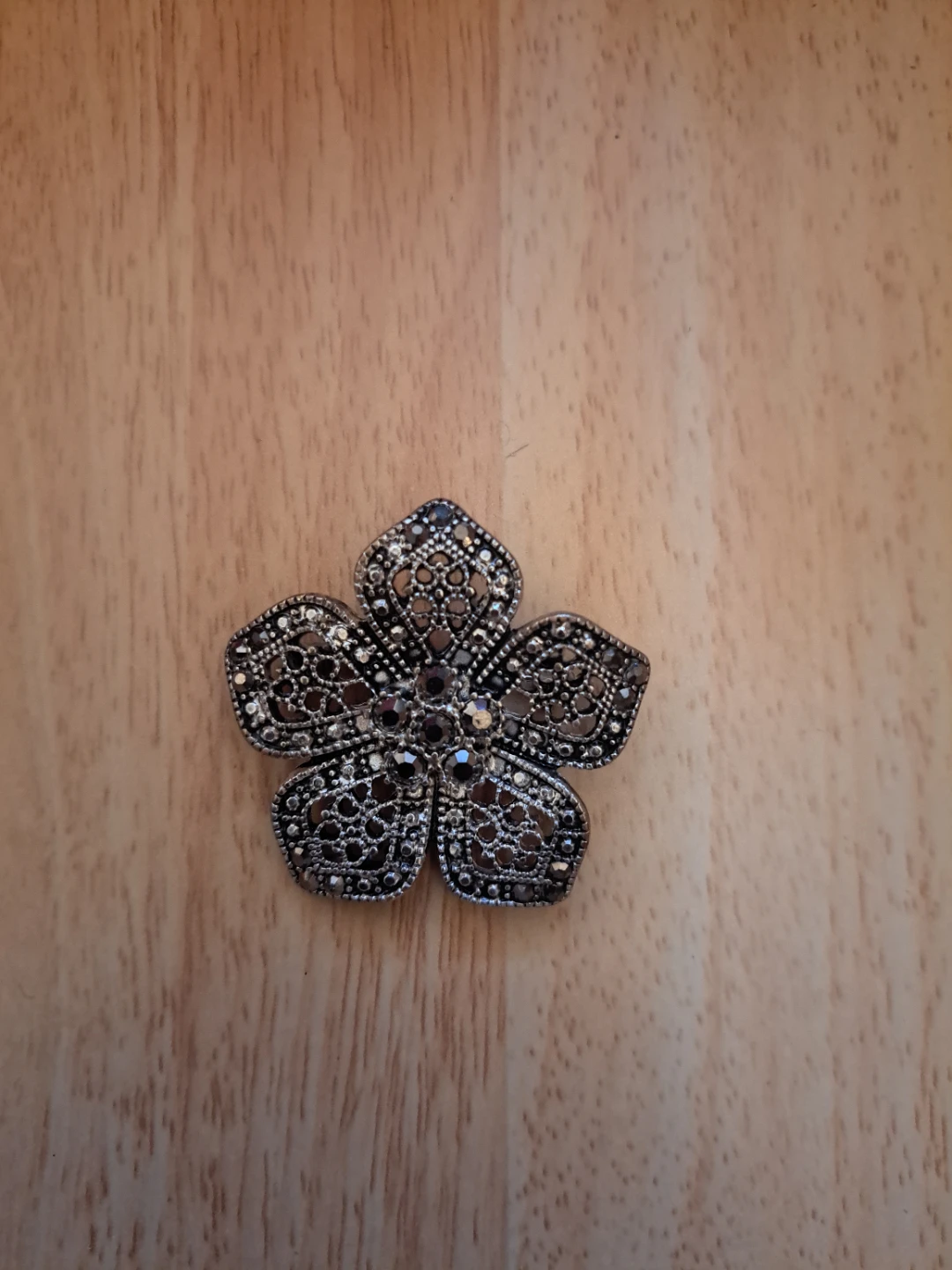 VINTAGE MARCASITE FLOWER Brooch Silver Tone 1 3/4" Wide
