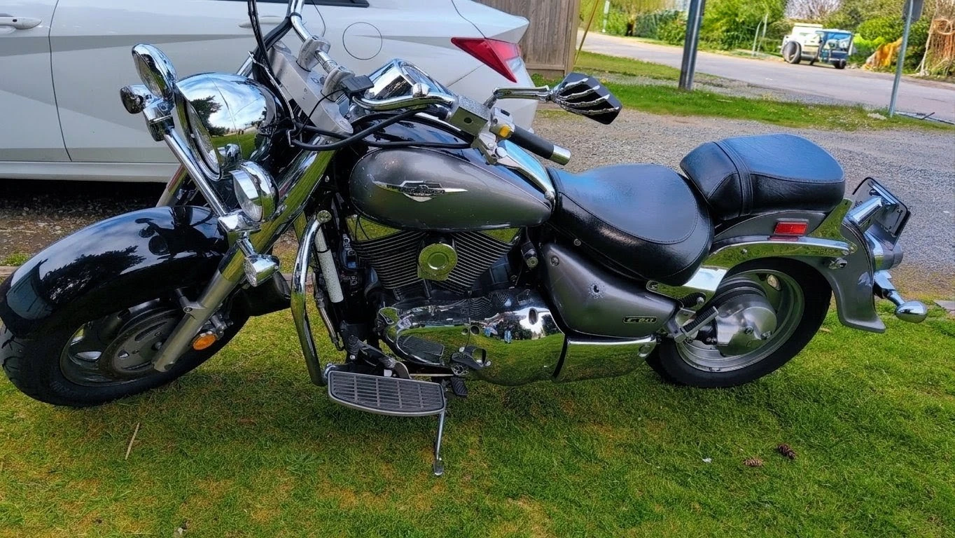 Suzuki Boulevard C90 Motorcycle - photo 2