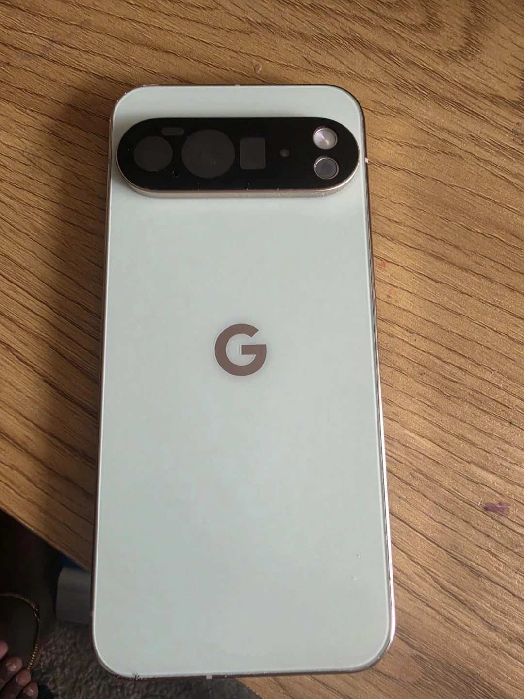 Google Pixel 10 Pro XL - photo 2