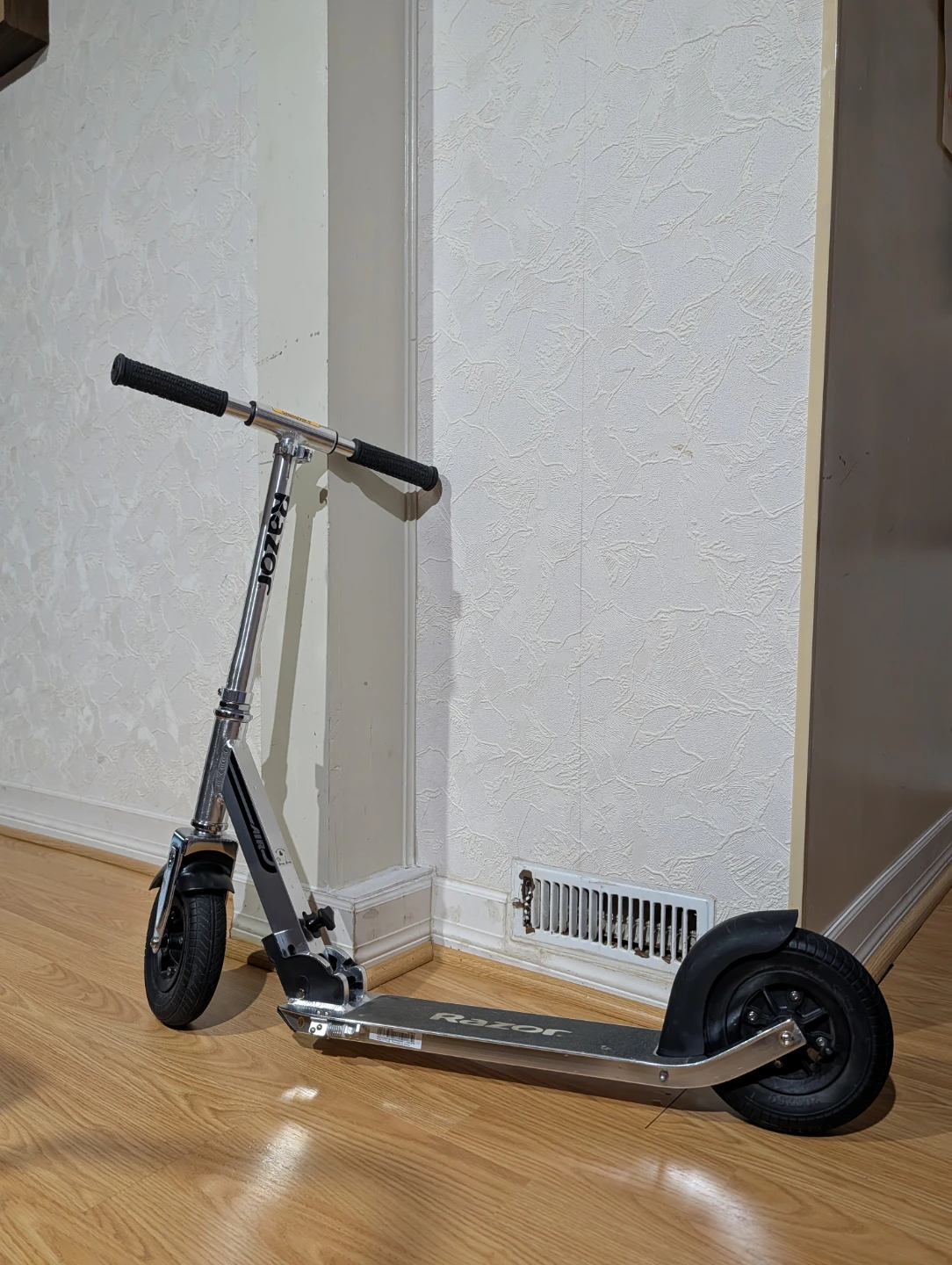 Razor A5 Air Kick Scooter - photo 3