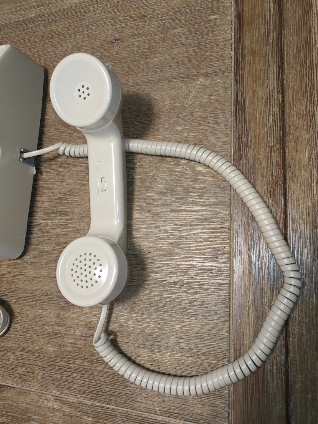 Hearing aid plane old telephone with red light notifier - photo 3