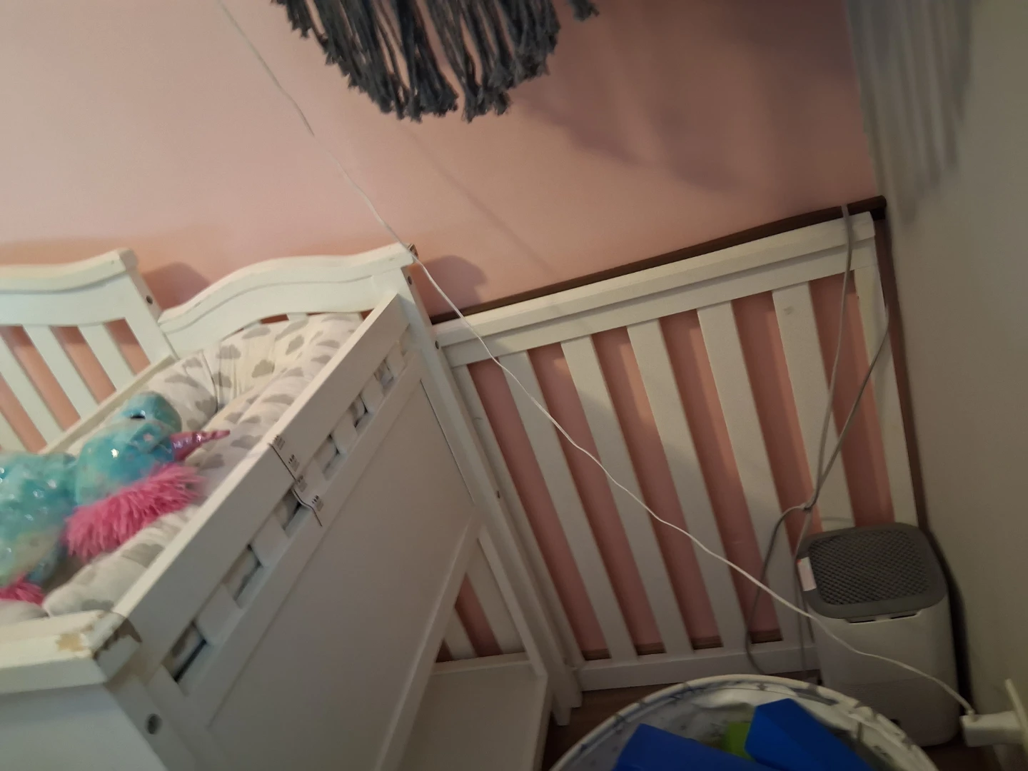 White Convertible Crib with Toddler Rail - photo 2