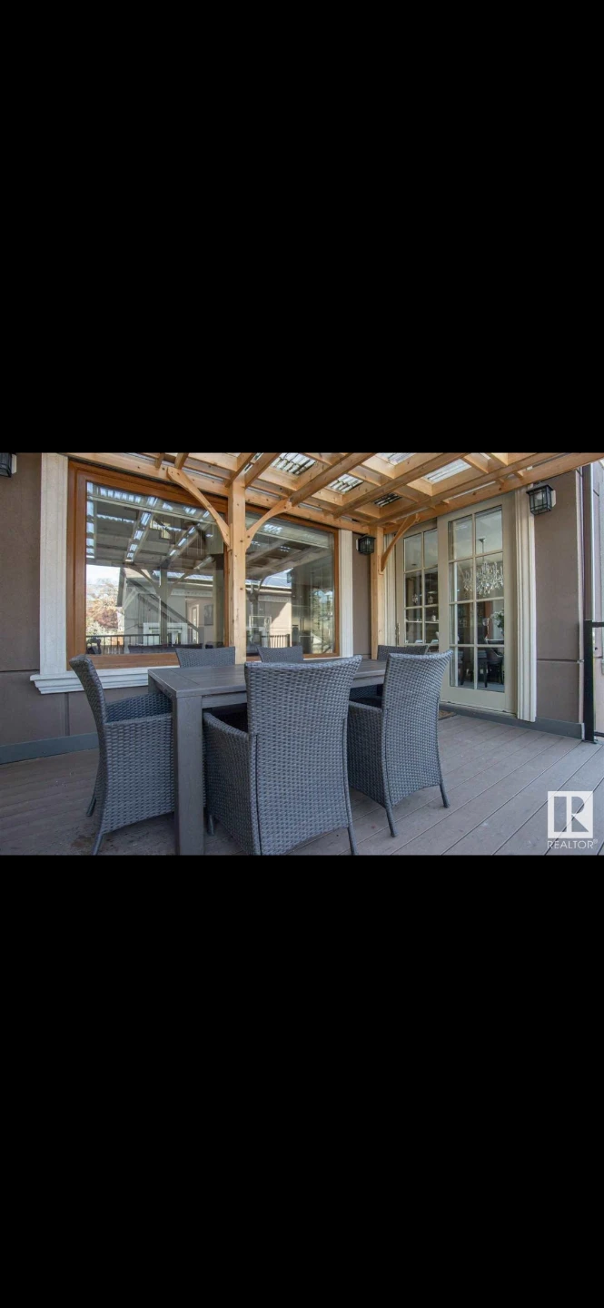 Outdoor patio dining set with 6 chairs and cushions