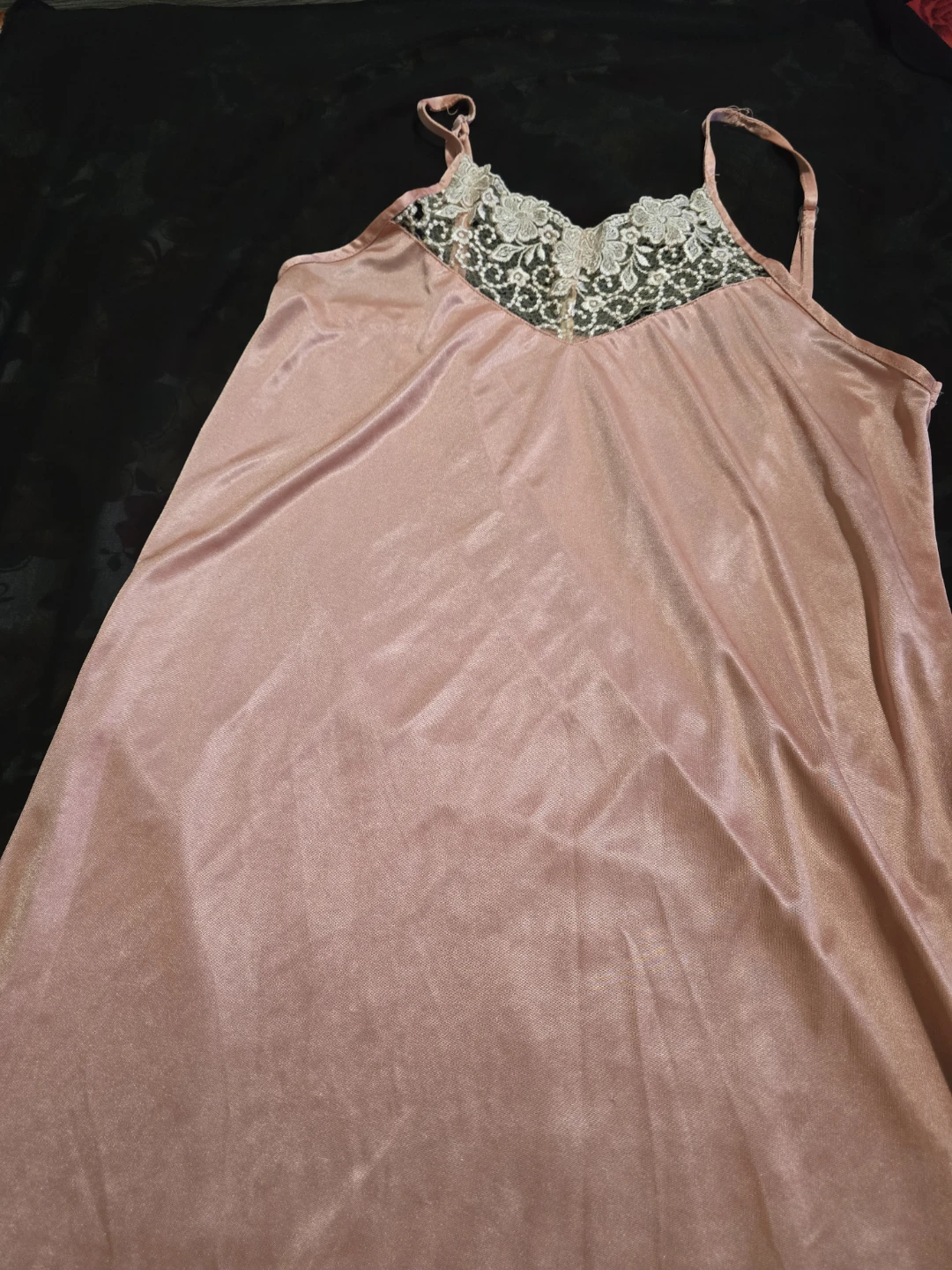 Pink satin slip with lace detail - photo 4