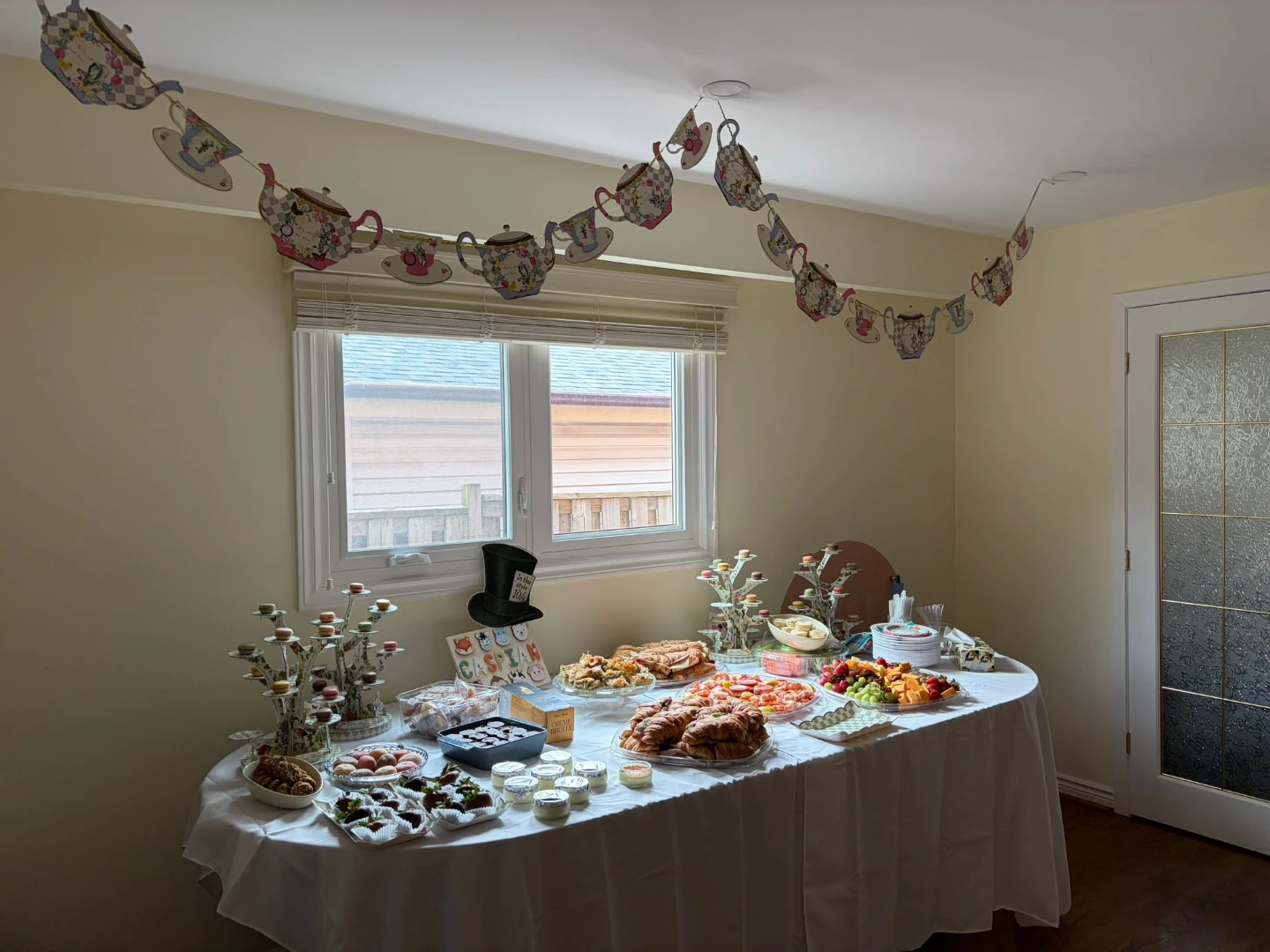 ONEderland Themed Party Decor - photo 2