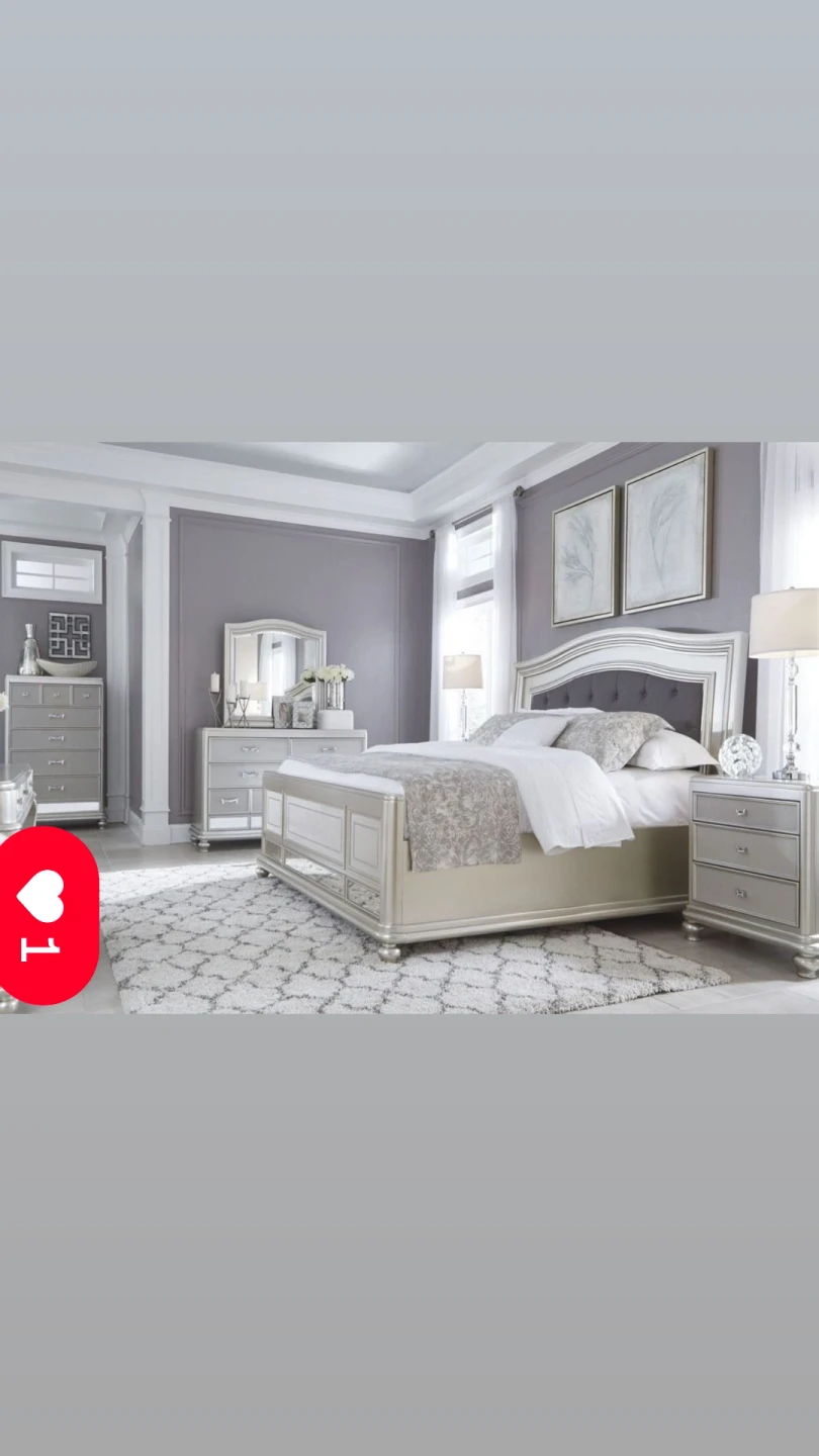 Ashley Furniture Coralayne Nightstand - photo 2