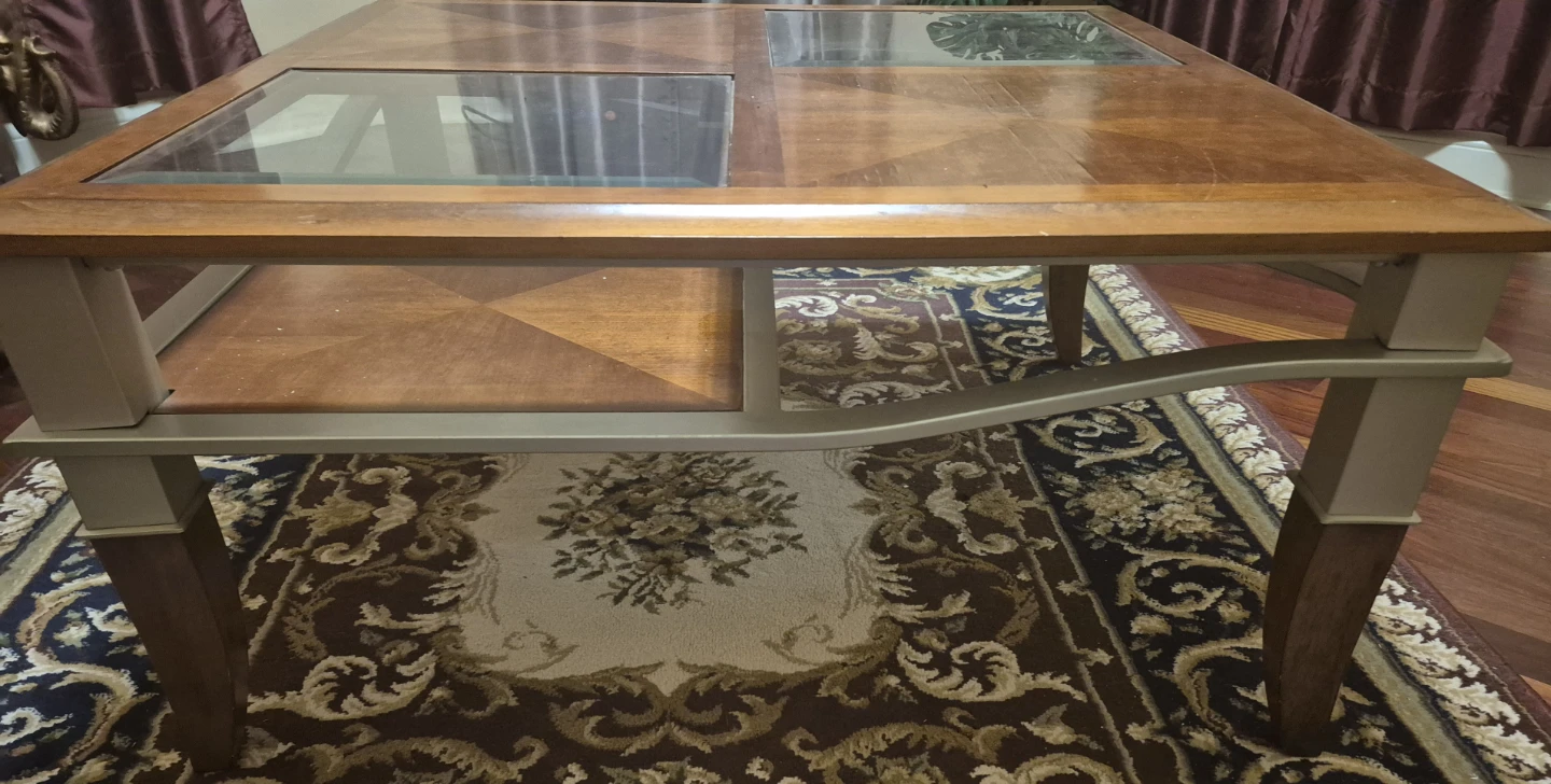 Elegent Wooden Coffee Table with Glass Insets - photo 2