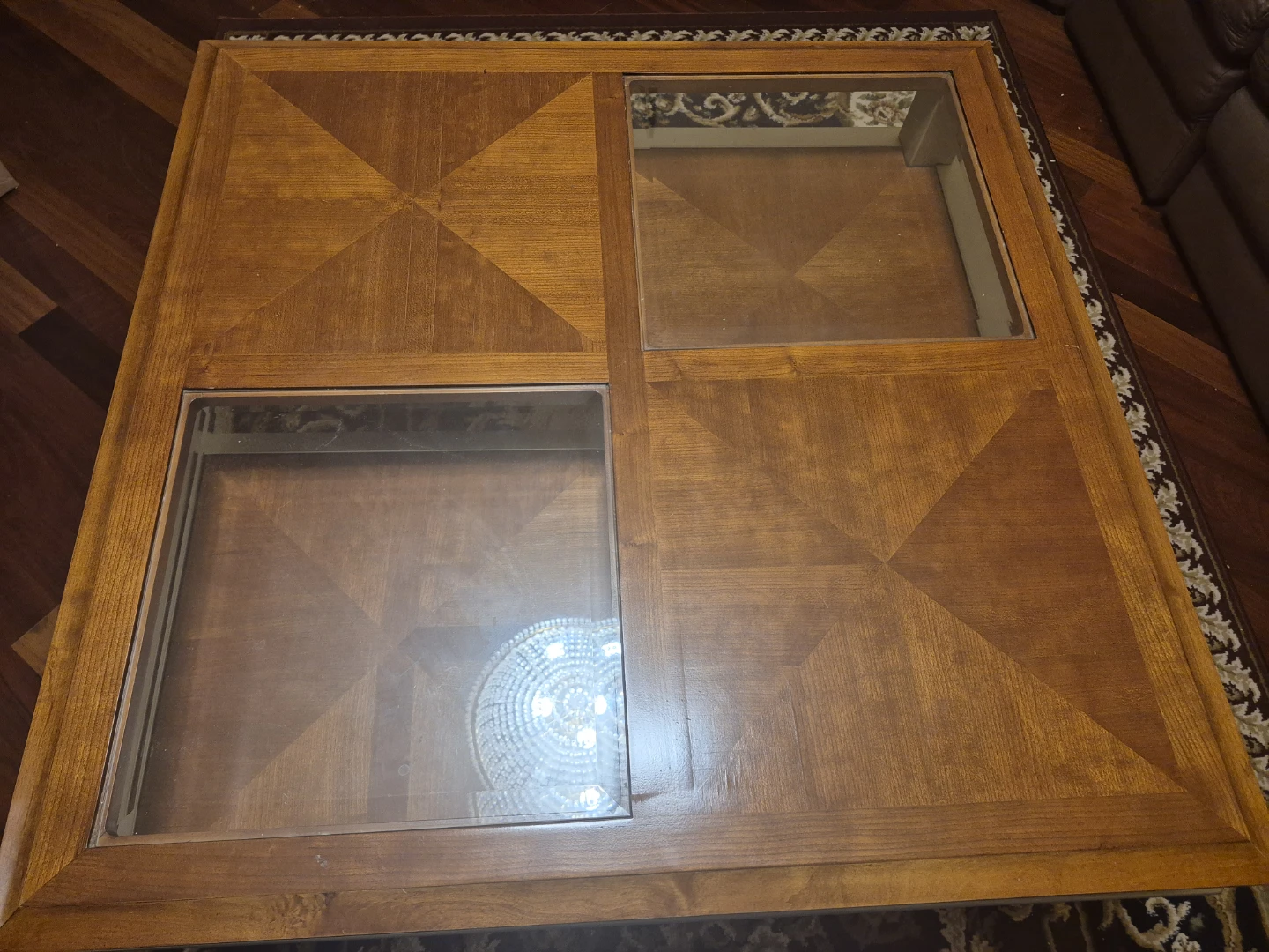 Elegent Wooden Coffee Table with Glass Insets - photo 4