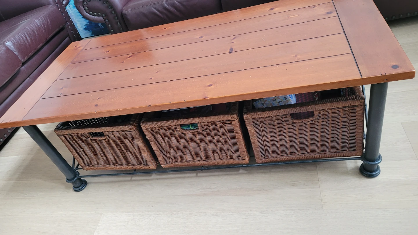 Wooden Coffee Table with Wicker Baskets
