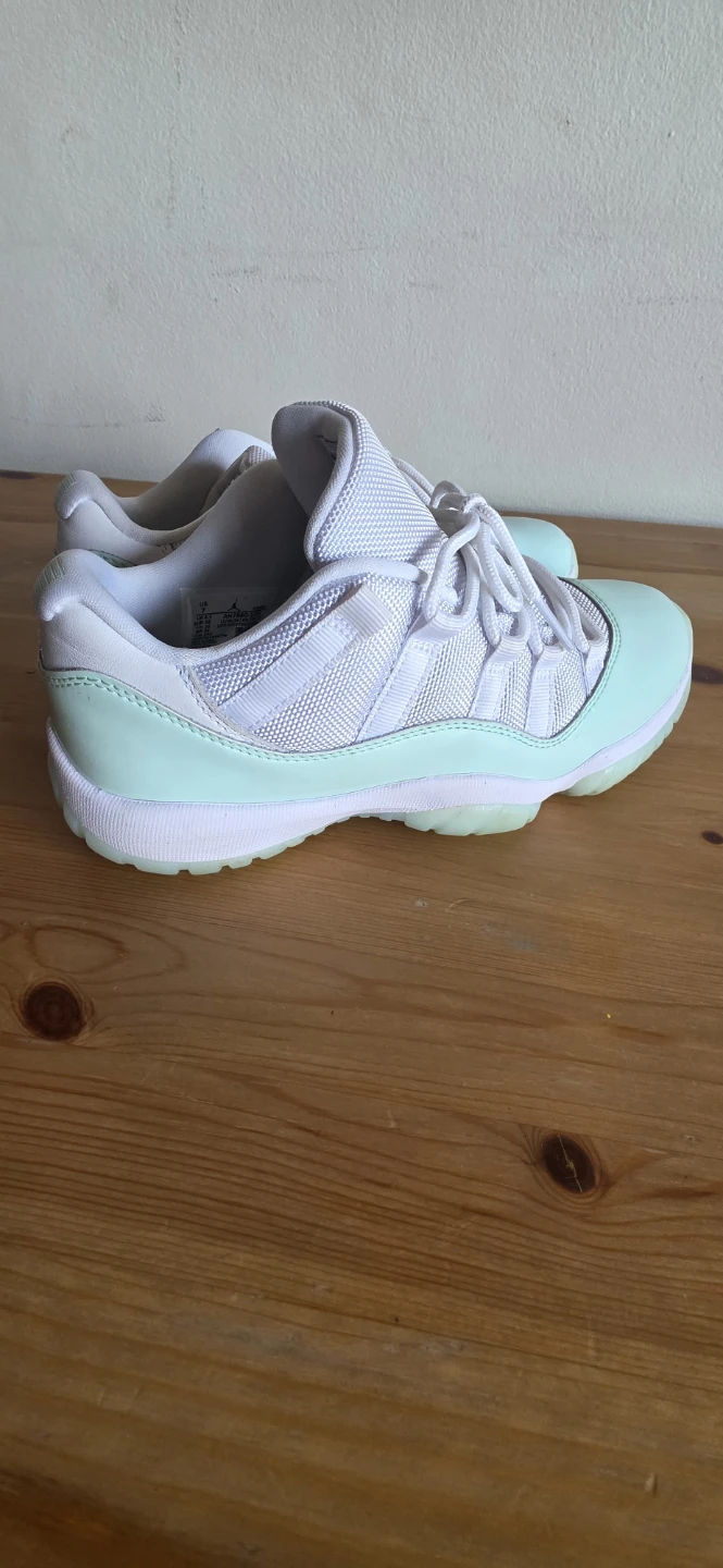 Air Jordan 11 Low SE size 7 - photo 4