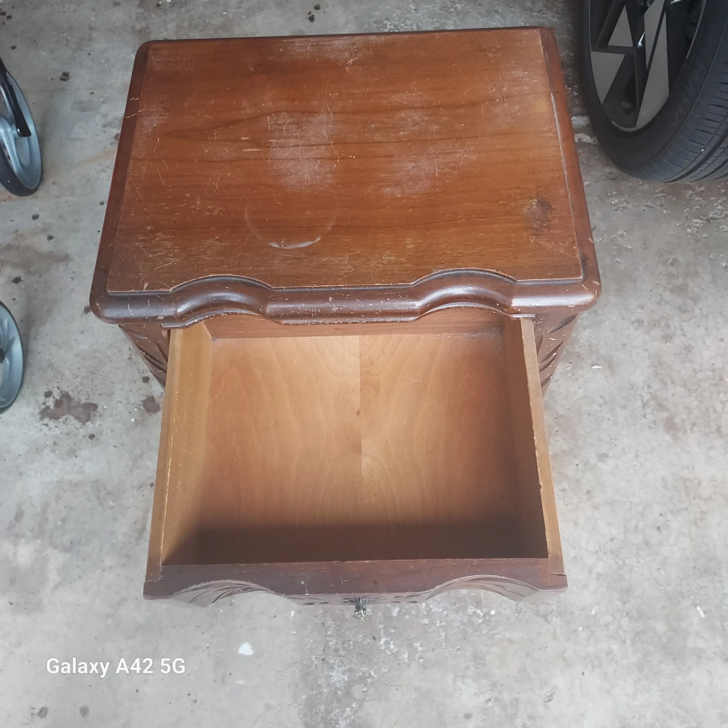 Vintage Carved Wood Nightstand / Side Table - photo 3