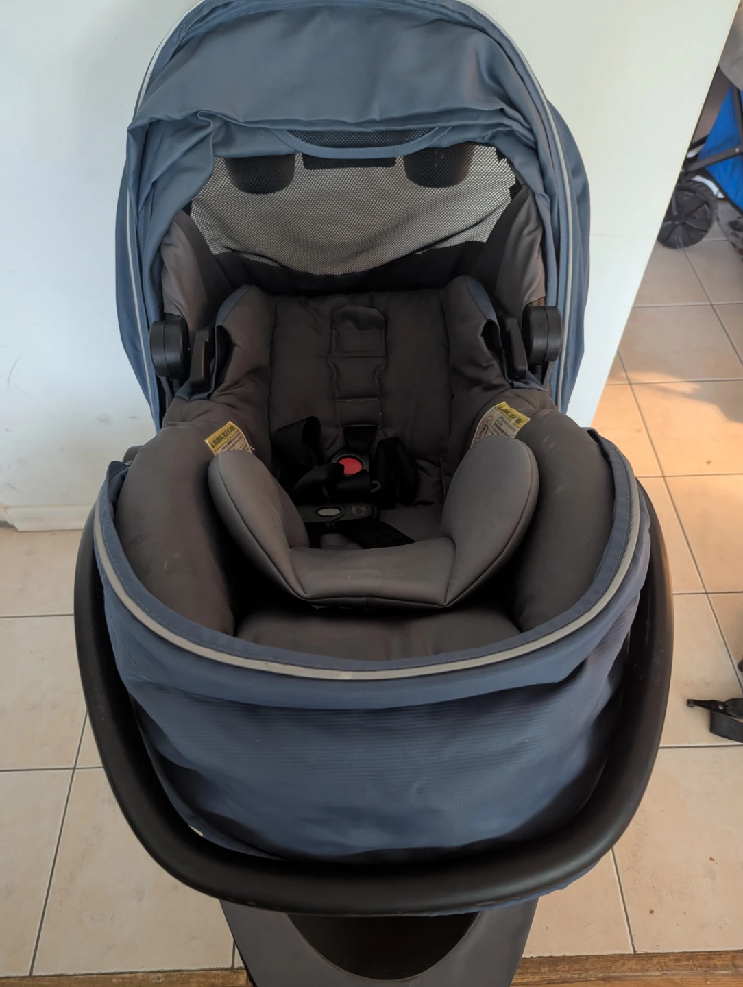 Evenflo Baby Car Seat and Base with Stroller - photo 5