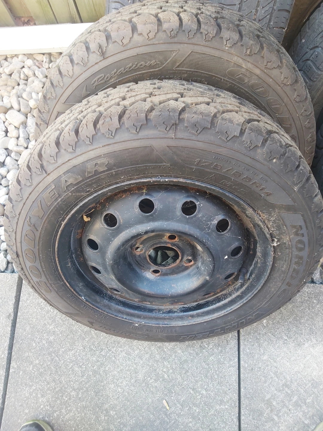 Motomaster Touring LXE Tire and Rim