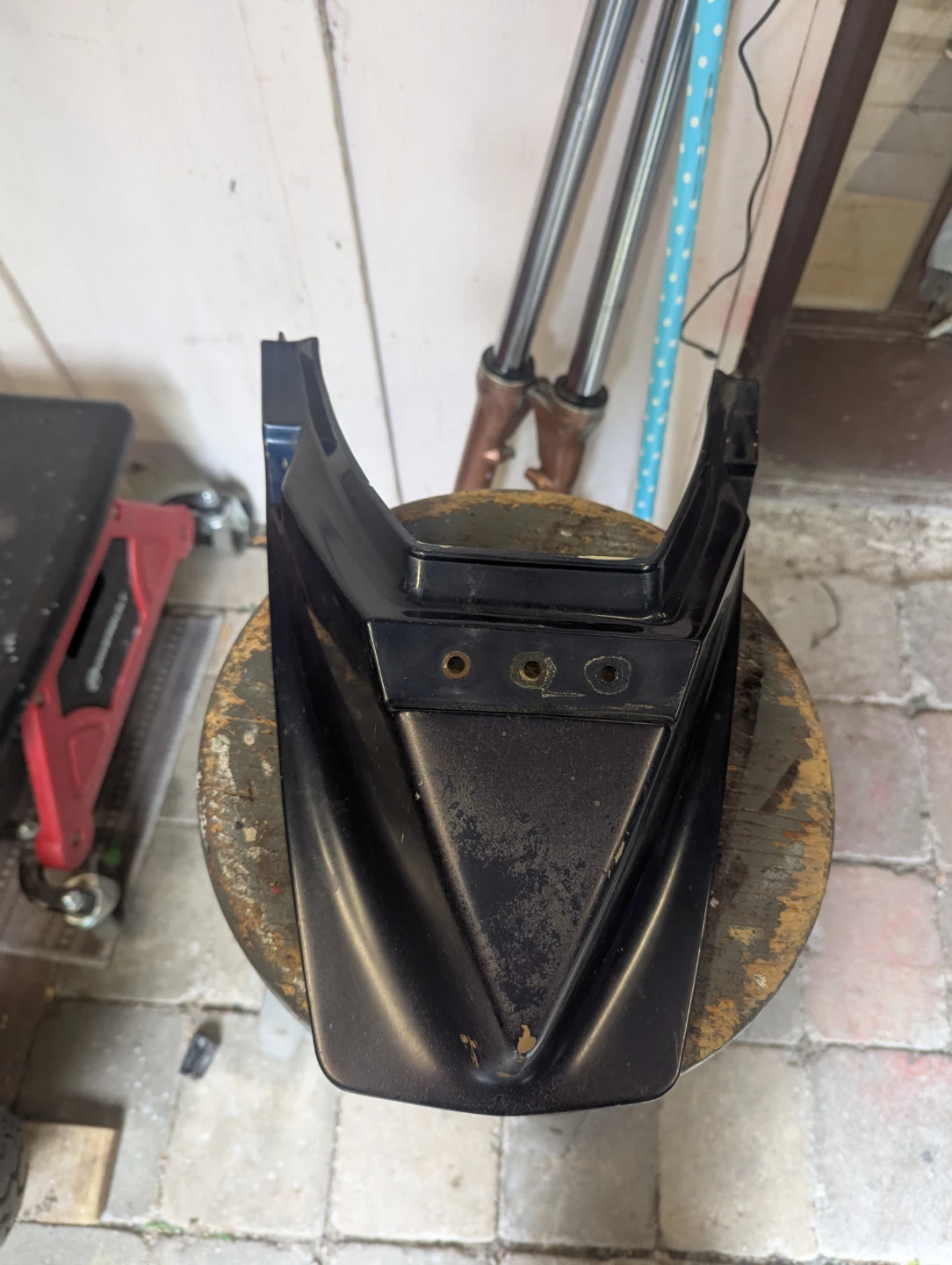 Cafe Racer Motorcycle rear Hump to hide the battery - photo 3