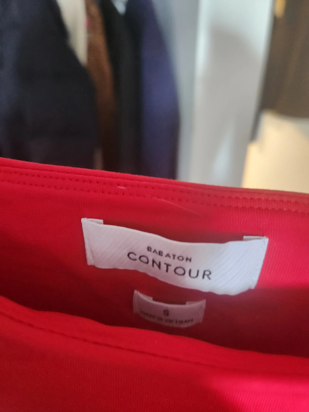 Aritzia Babaton Contour Red Long Sleeve Bodysuit Size S - photo 2