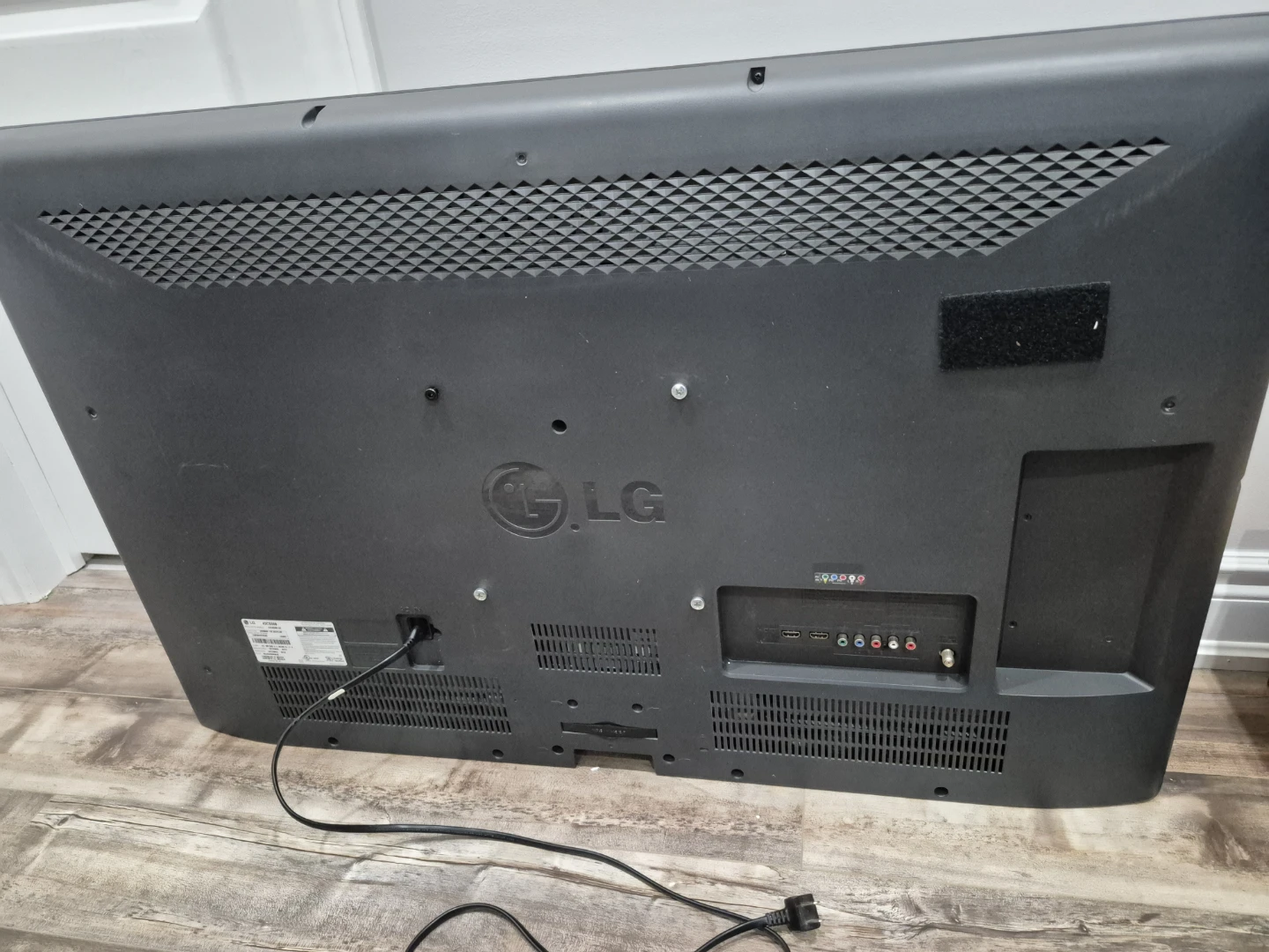 LG 42" LCD TV - photo 4