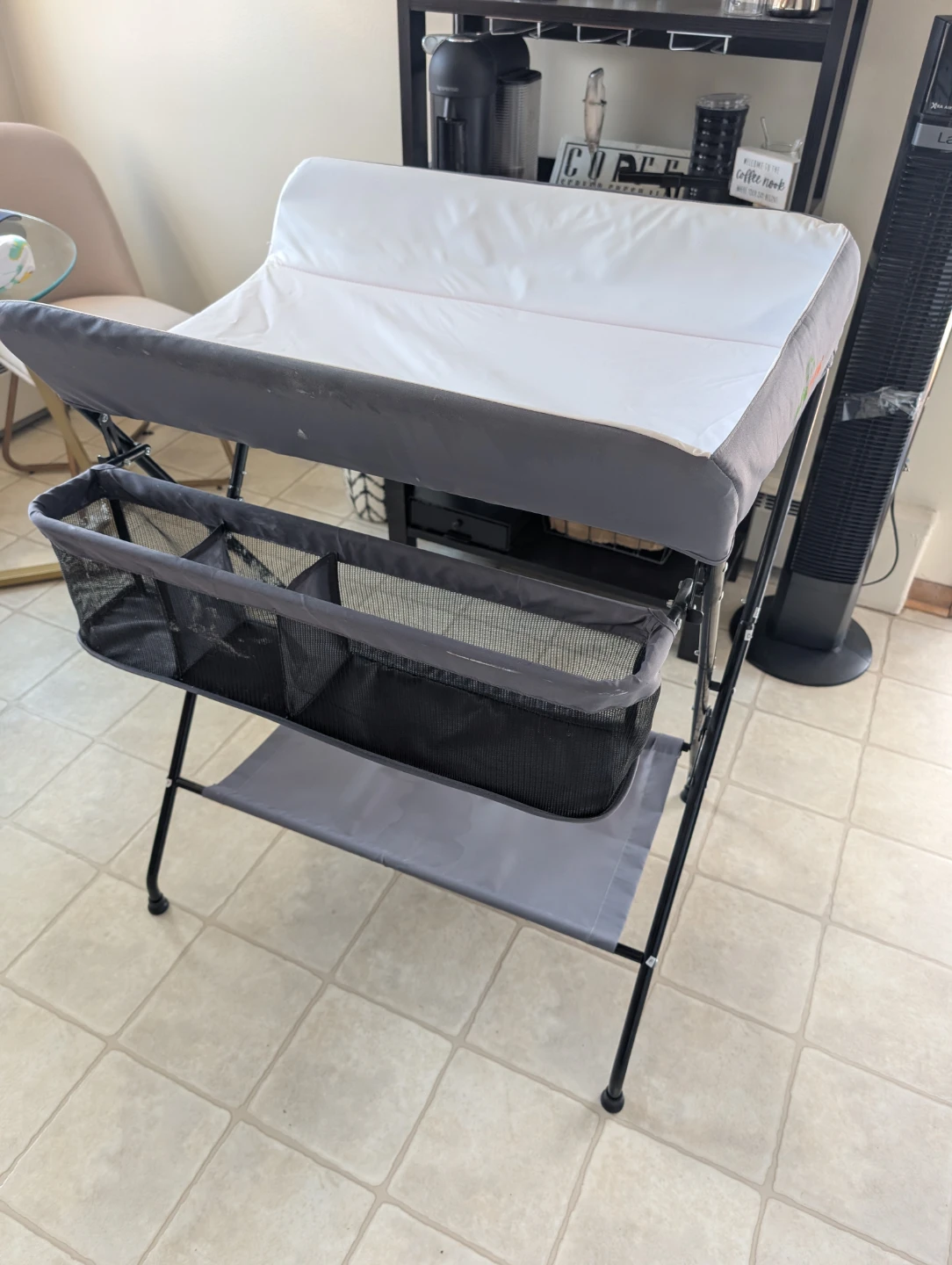 Portable changing table - photo 2