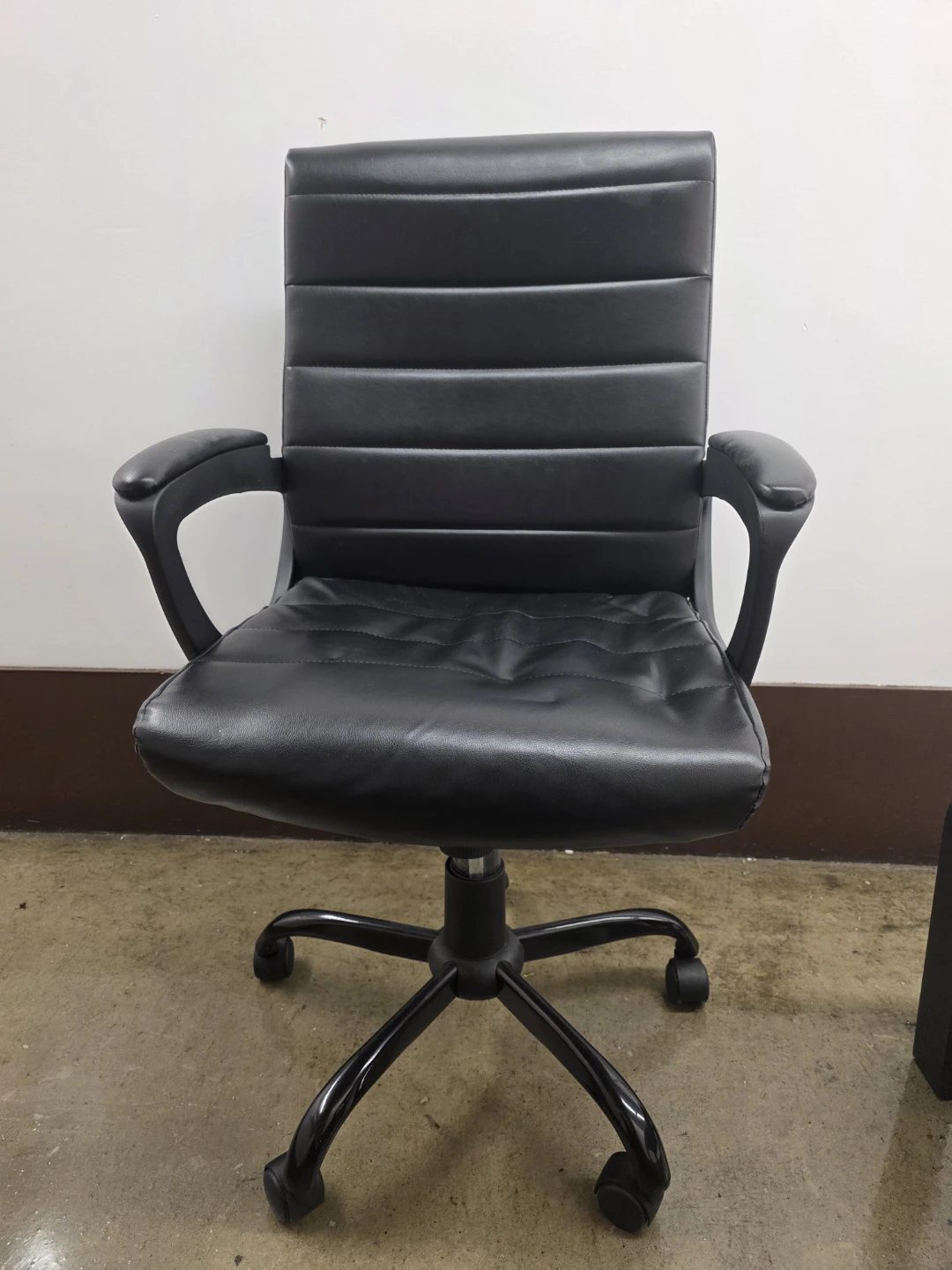 Black Faux Leather Office Chair - photo 3