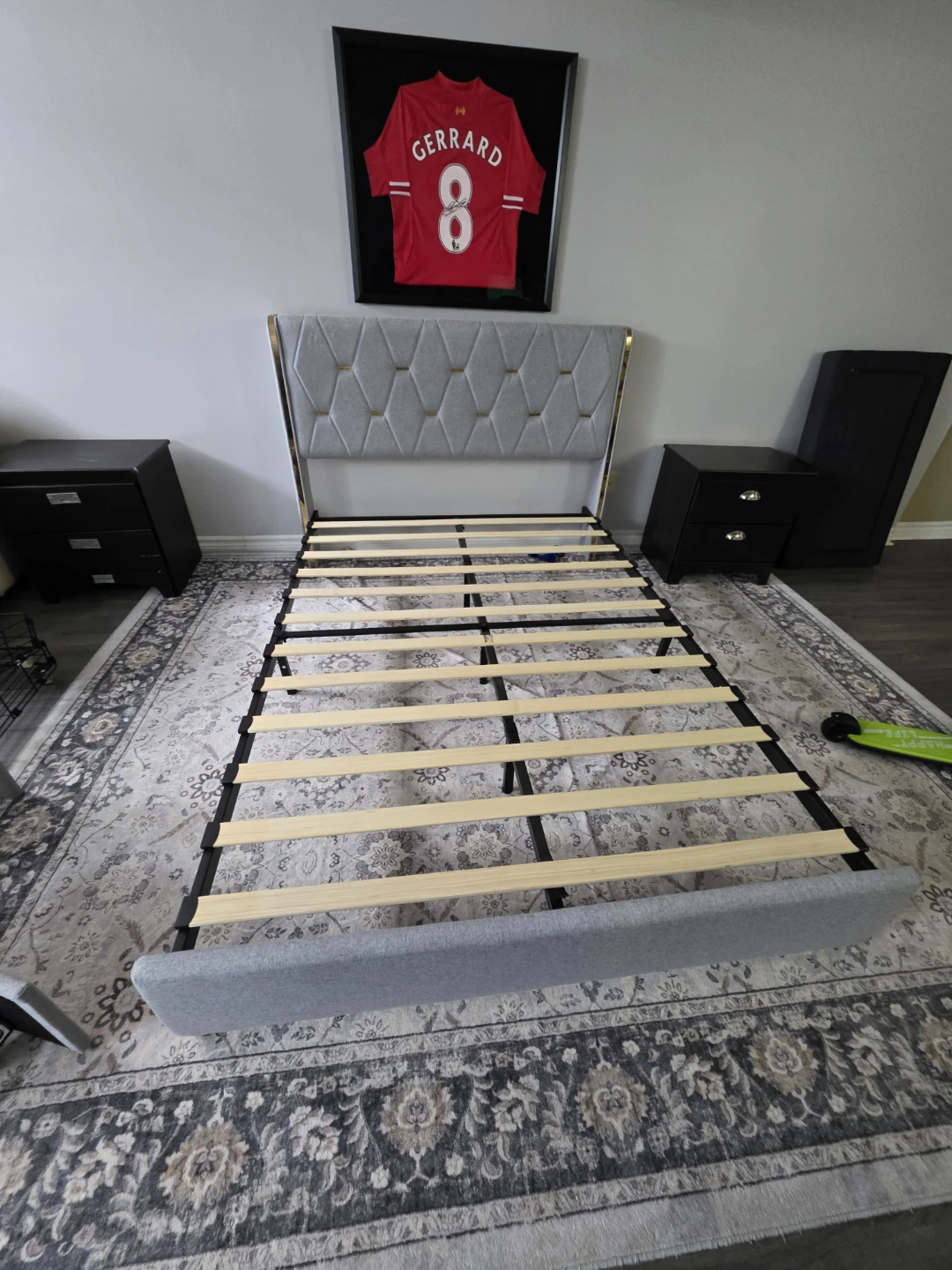 Grey upholstered bed frame with tufted headboard - photo 3