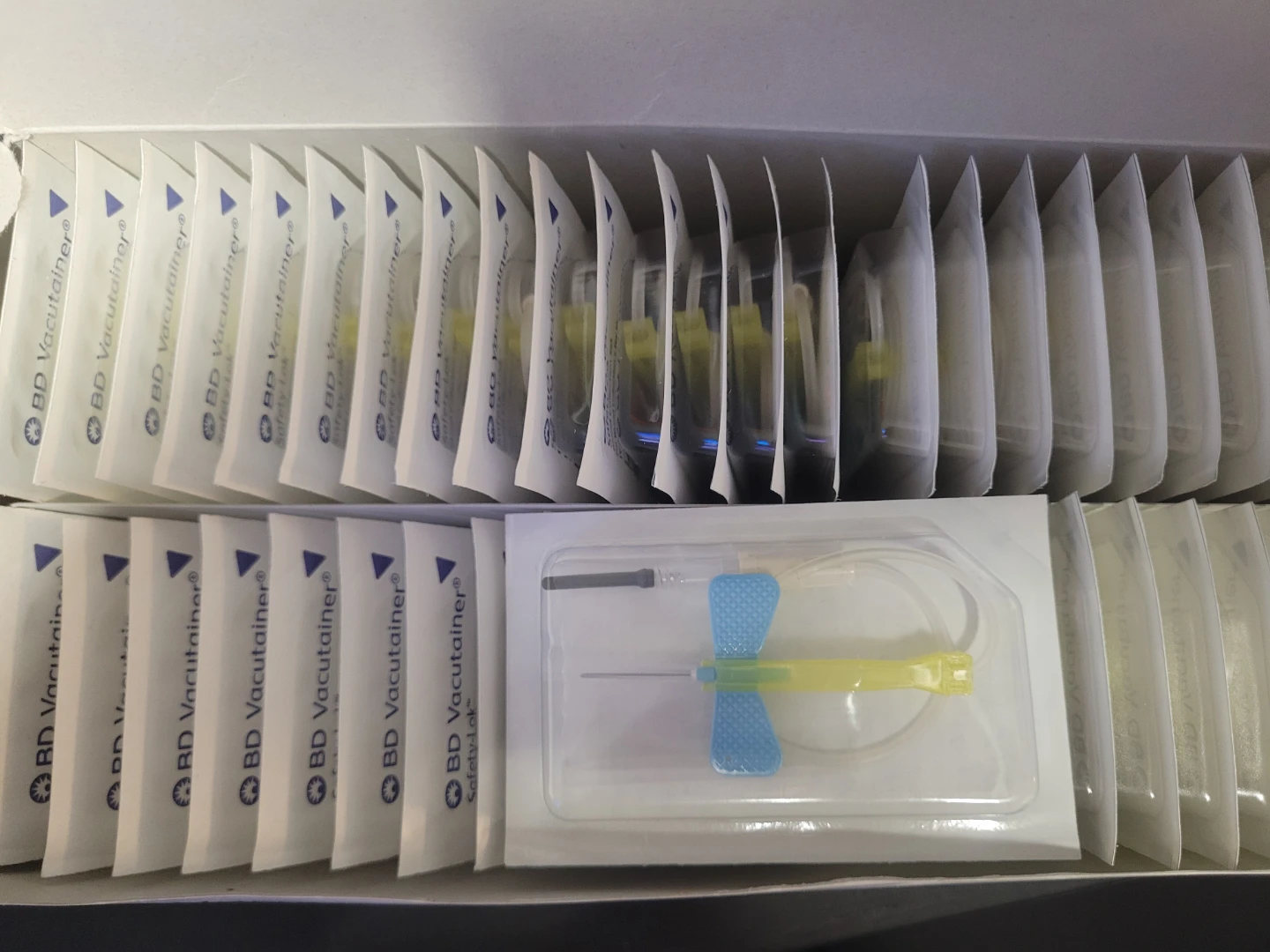 BD Vacutainer Safety-Lok Blood Collection Set 23G x 3/4" - photo 2
