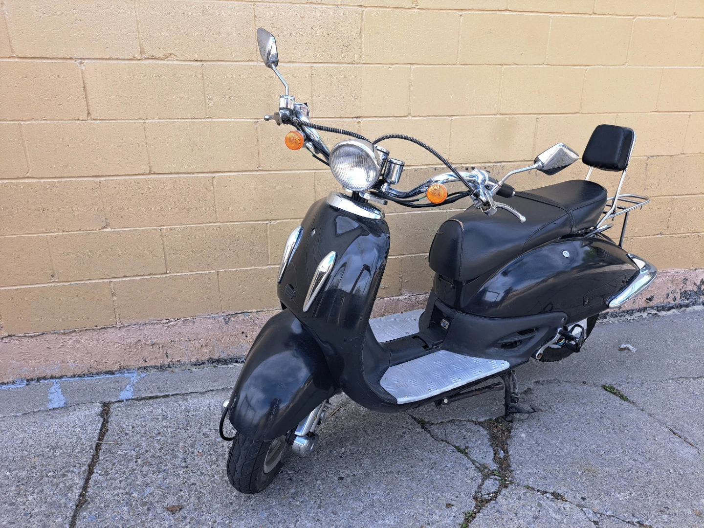 Maestro Electric Scooter in black. - photo 3