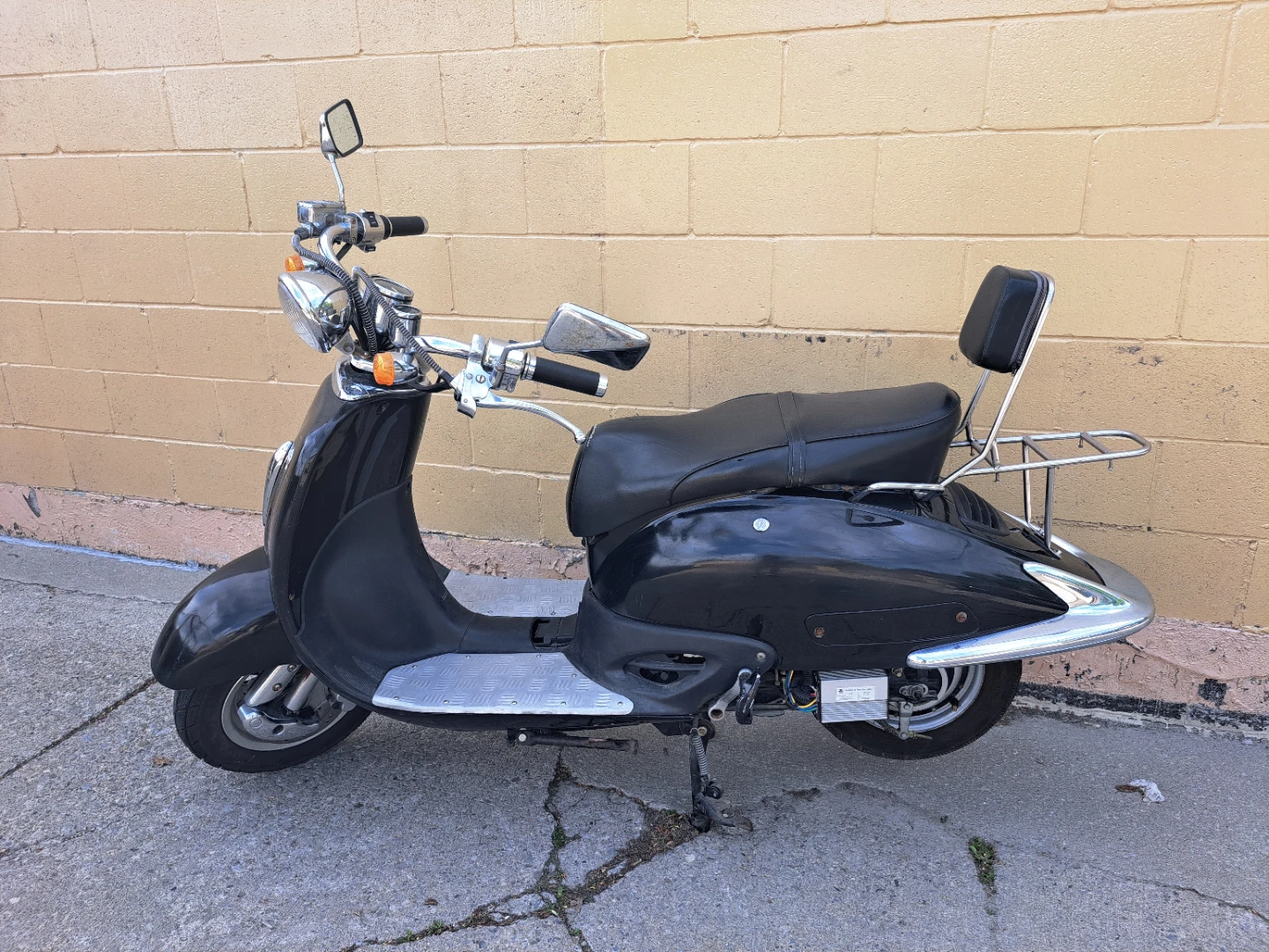 Maestro Electric Scooter in black.