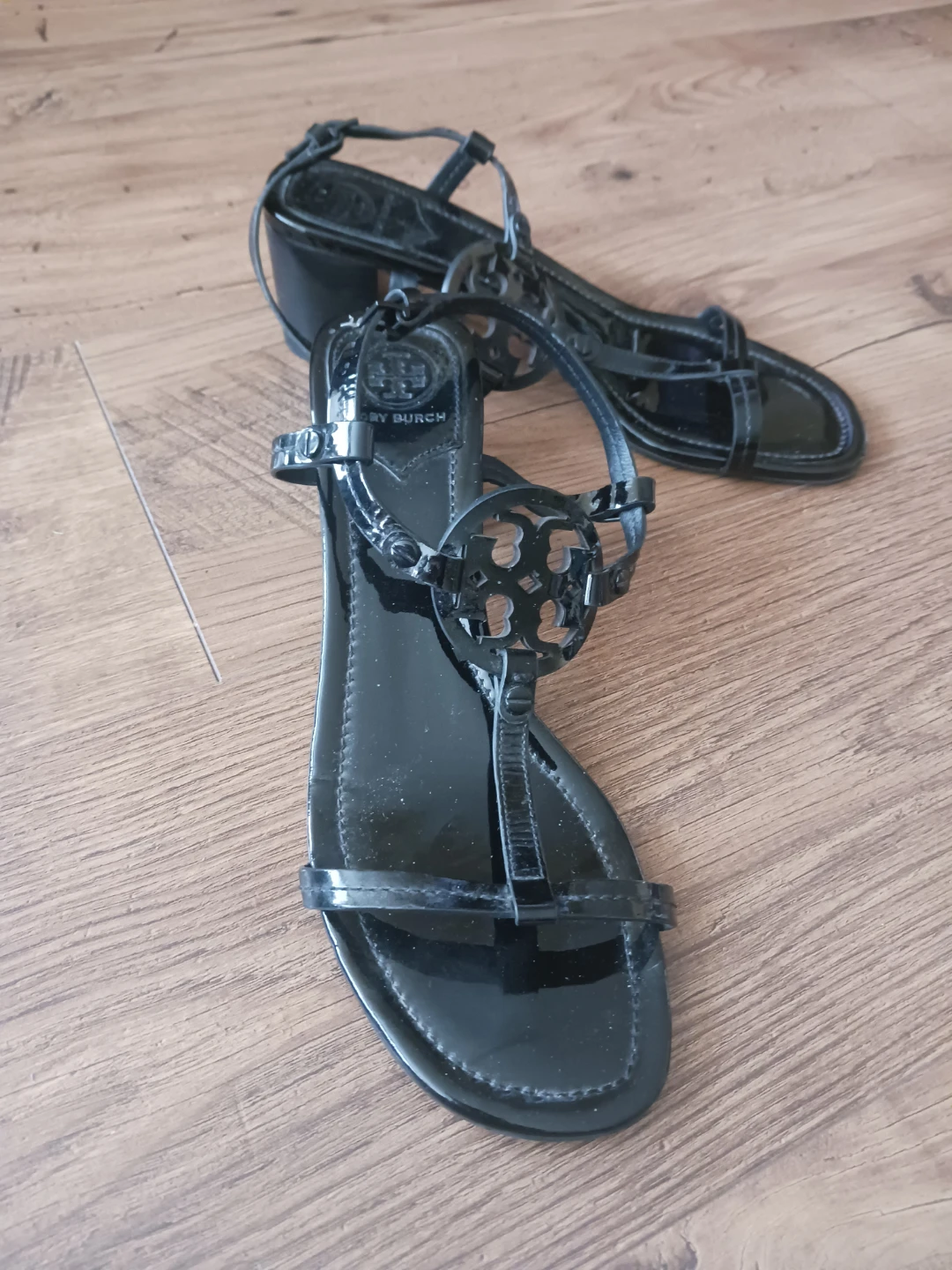 Tory Burch Black Patent Leather Sandals - photo 2
