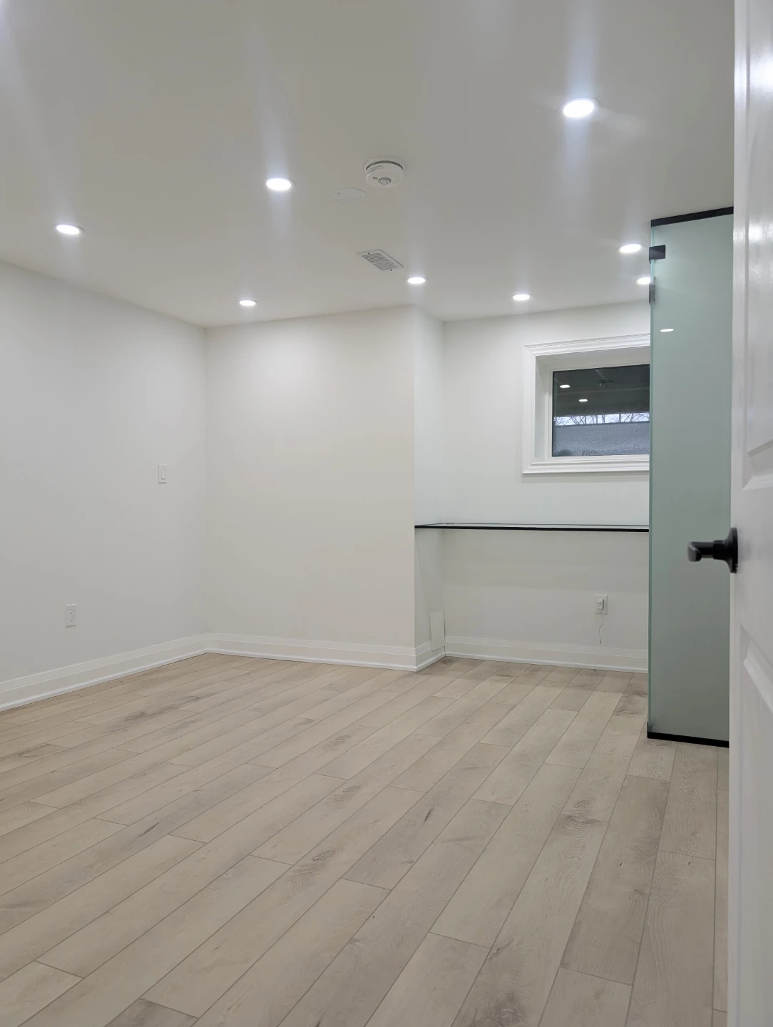 Legal Basement in Markham 2Bed plus 2Bath - photo 2