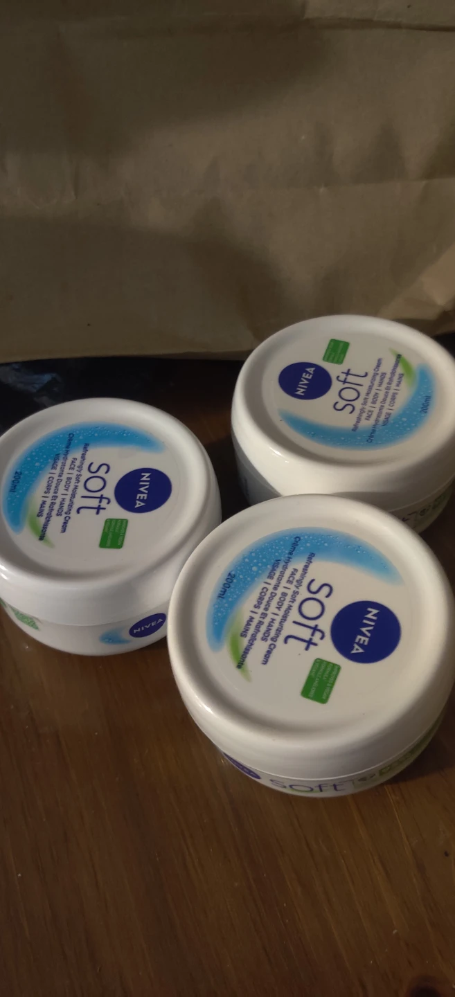 NIVEA Soft Refreshingly Soft Moisturizing Cream 200ml (3 Pack)