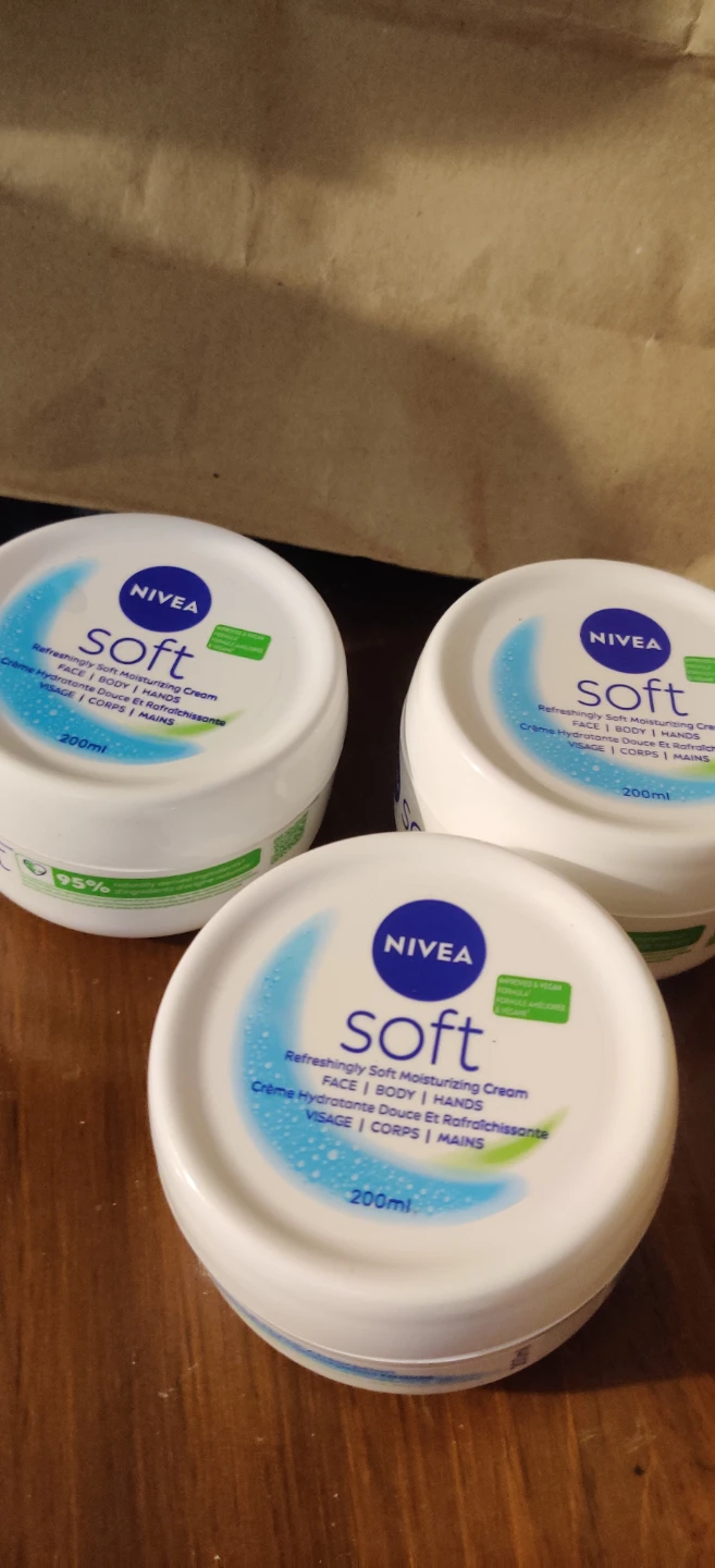 NIVEA Soft Refreshingly Soft Moisturizing Cream 200ml (3 Pack) - photo 4