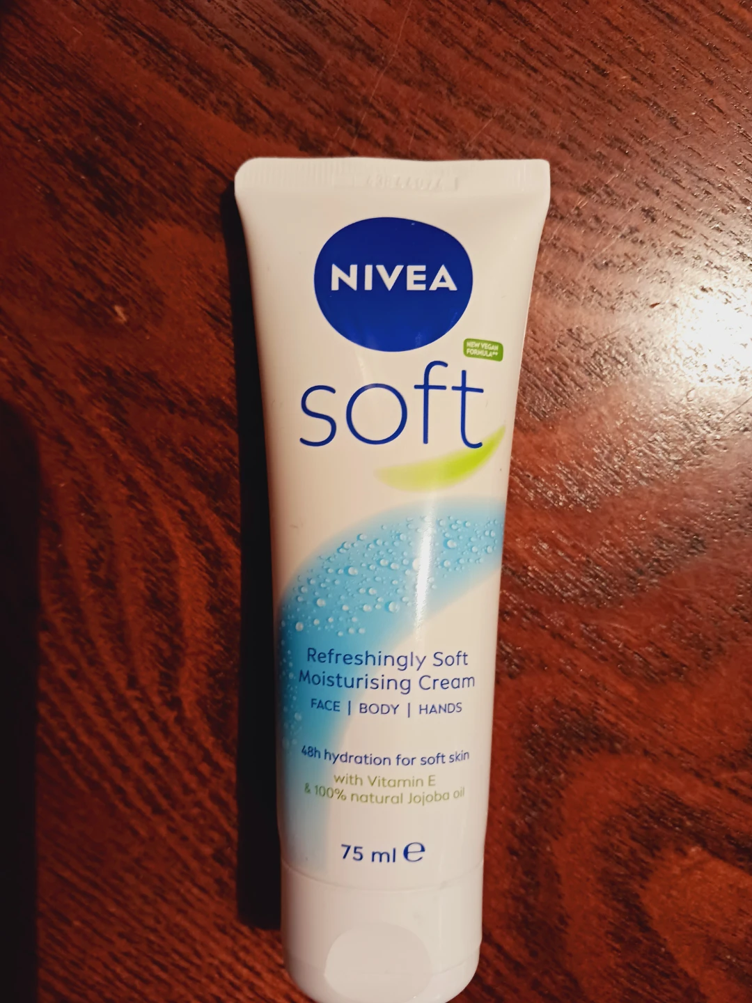 New !! NIVEA Soft Refreshingly Soft Moisturising Cream 75ml