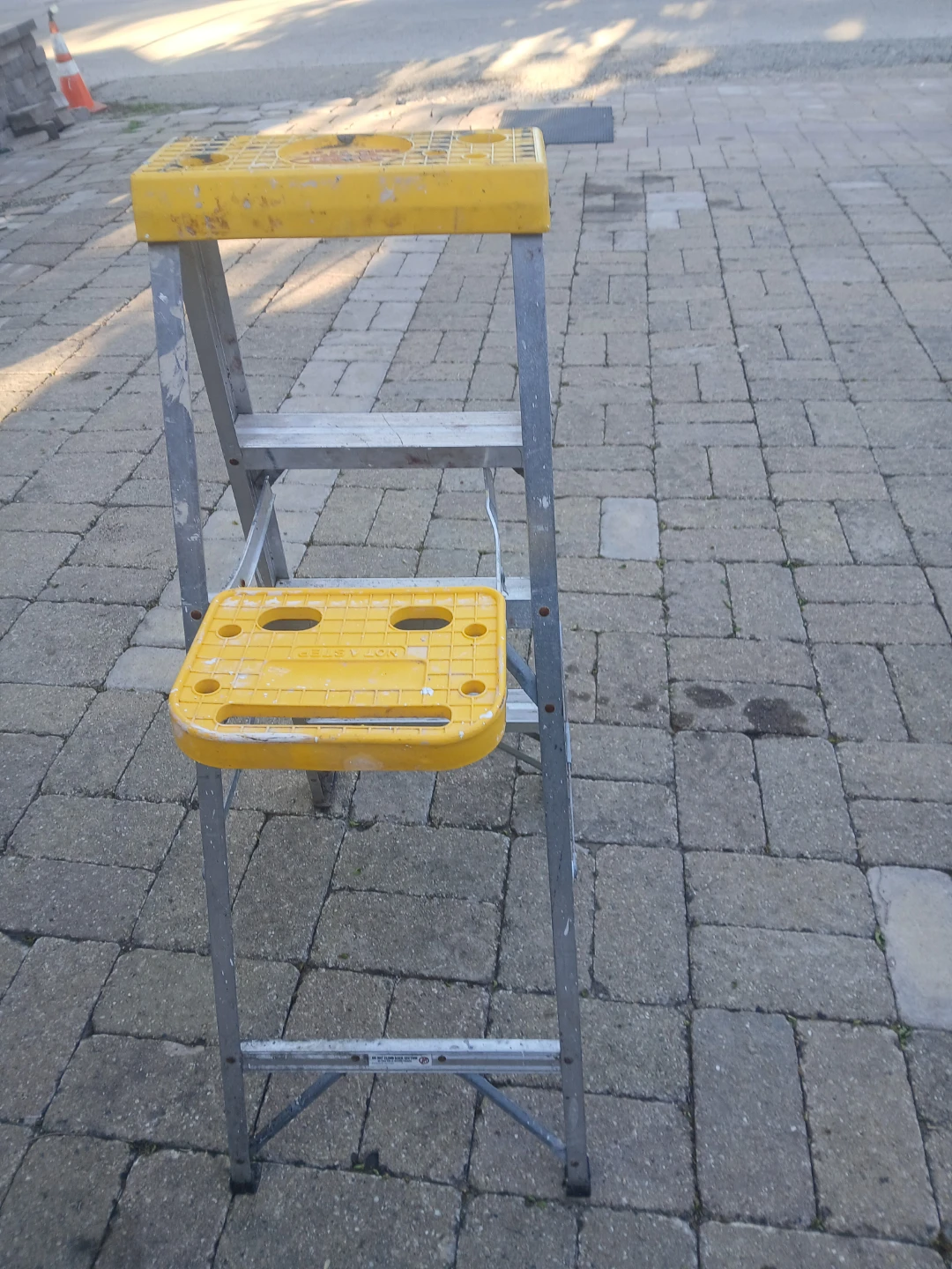 Keller Step Stool Ladder with Yellow Platform - photo 3