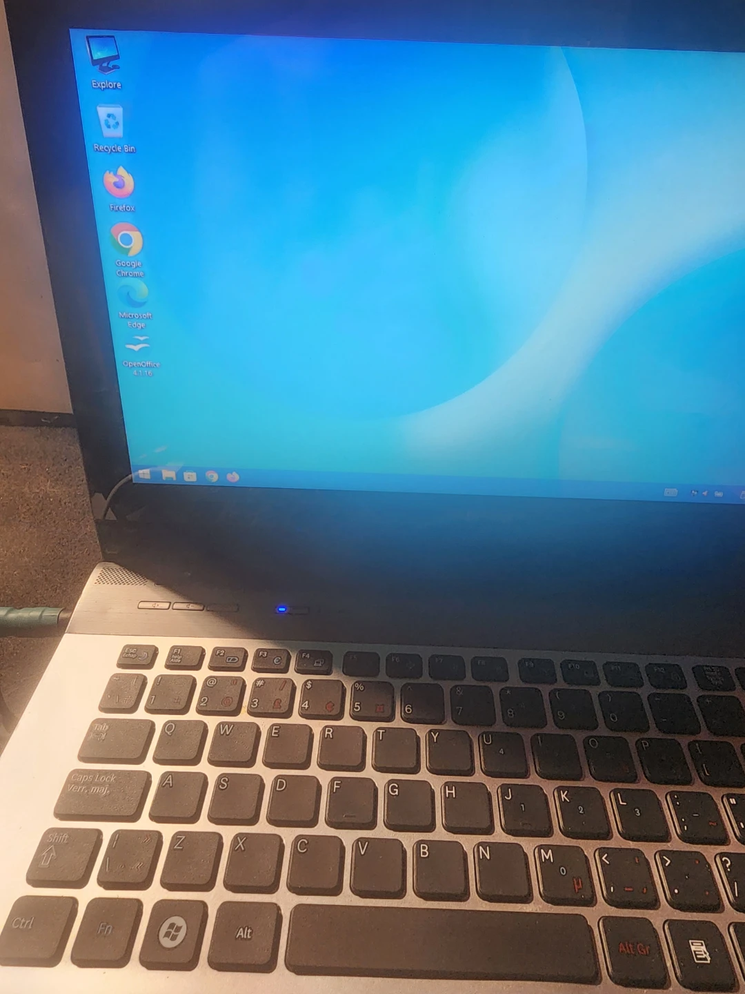 Samsung Laptop - Intel Core i5, 6GB RAM, 120GB SSD