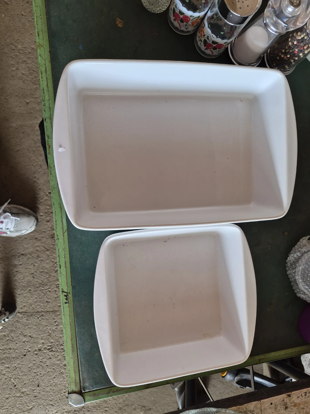 Set of 2 White Ceramic Baking Dishes