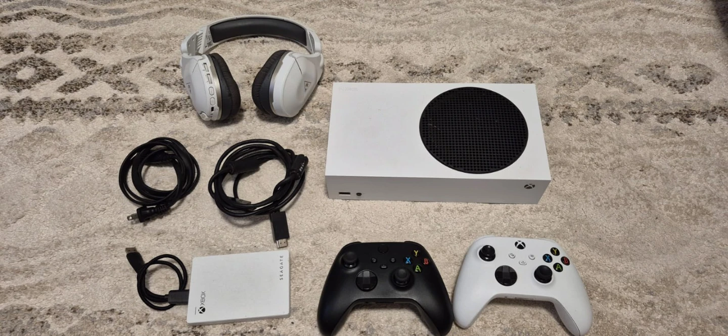 Xbox Series S Console Bundle - photo 2