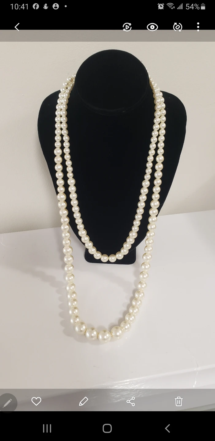 Like new Beautiful Elegant Long Necklace Pearl