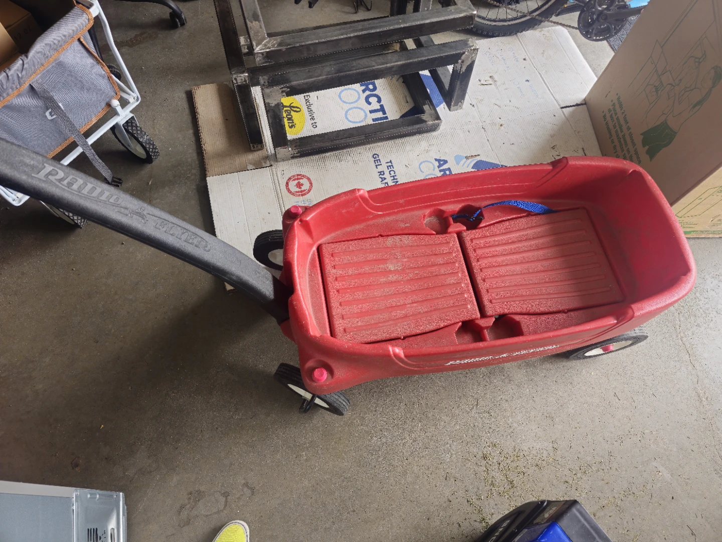 Radio Flyer red wagon