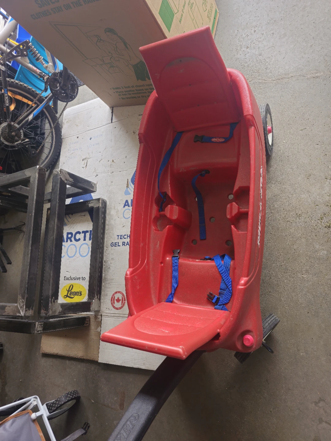 Radio Flyer red wagon - photo 2