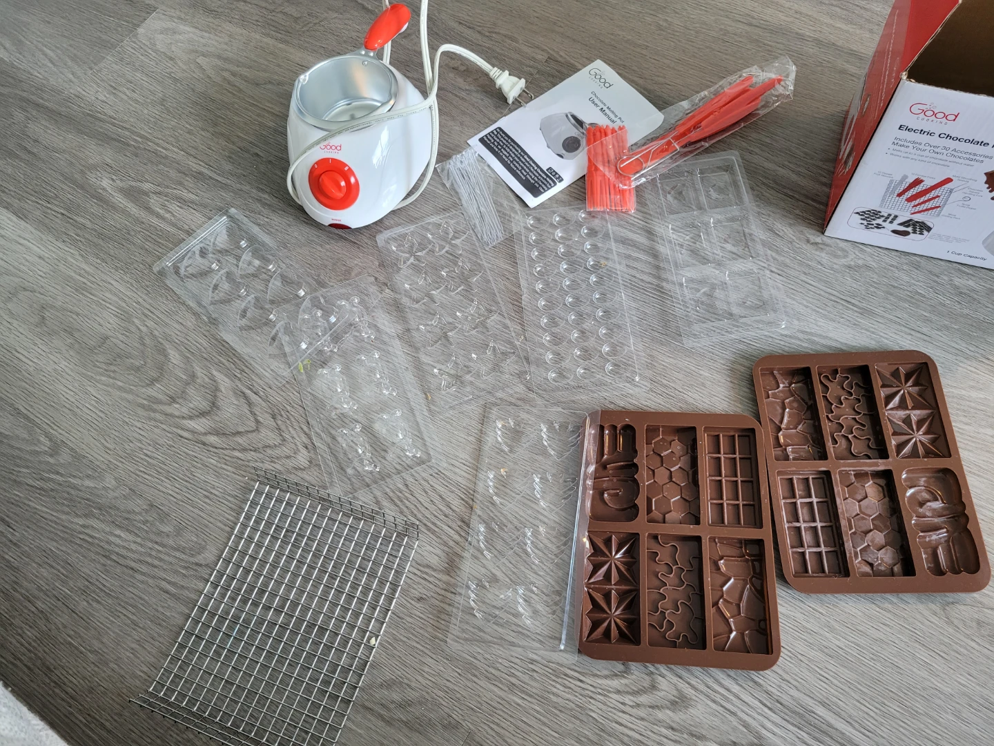 Chocolate Melting Pot Set with Molds - photo 3