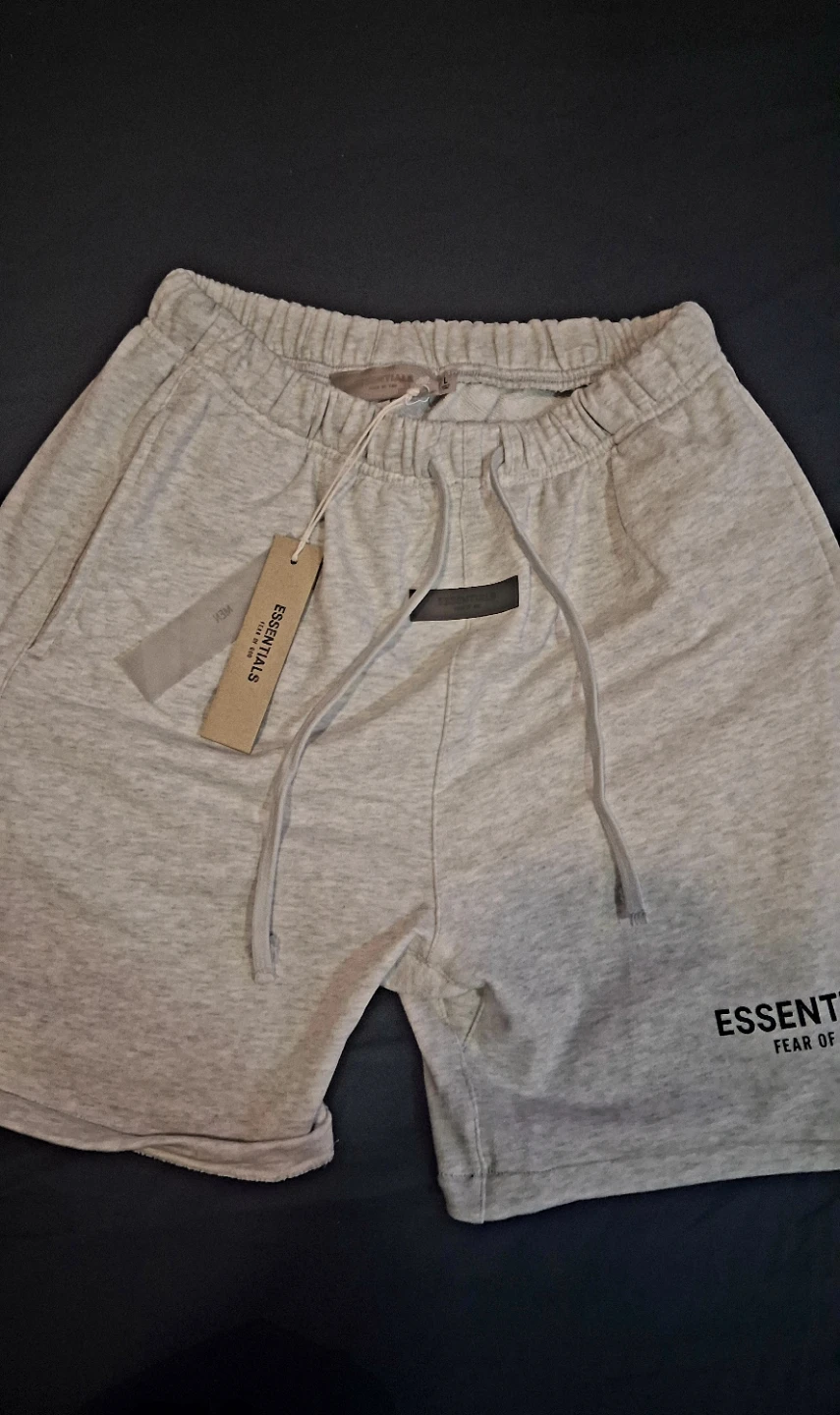 essentials fear of God shorts and t shirt set - photo 3