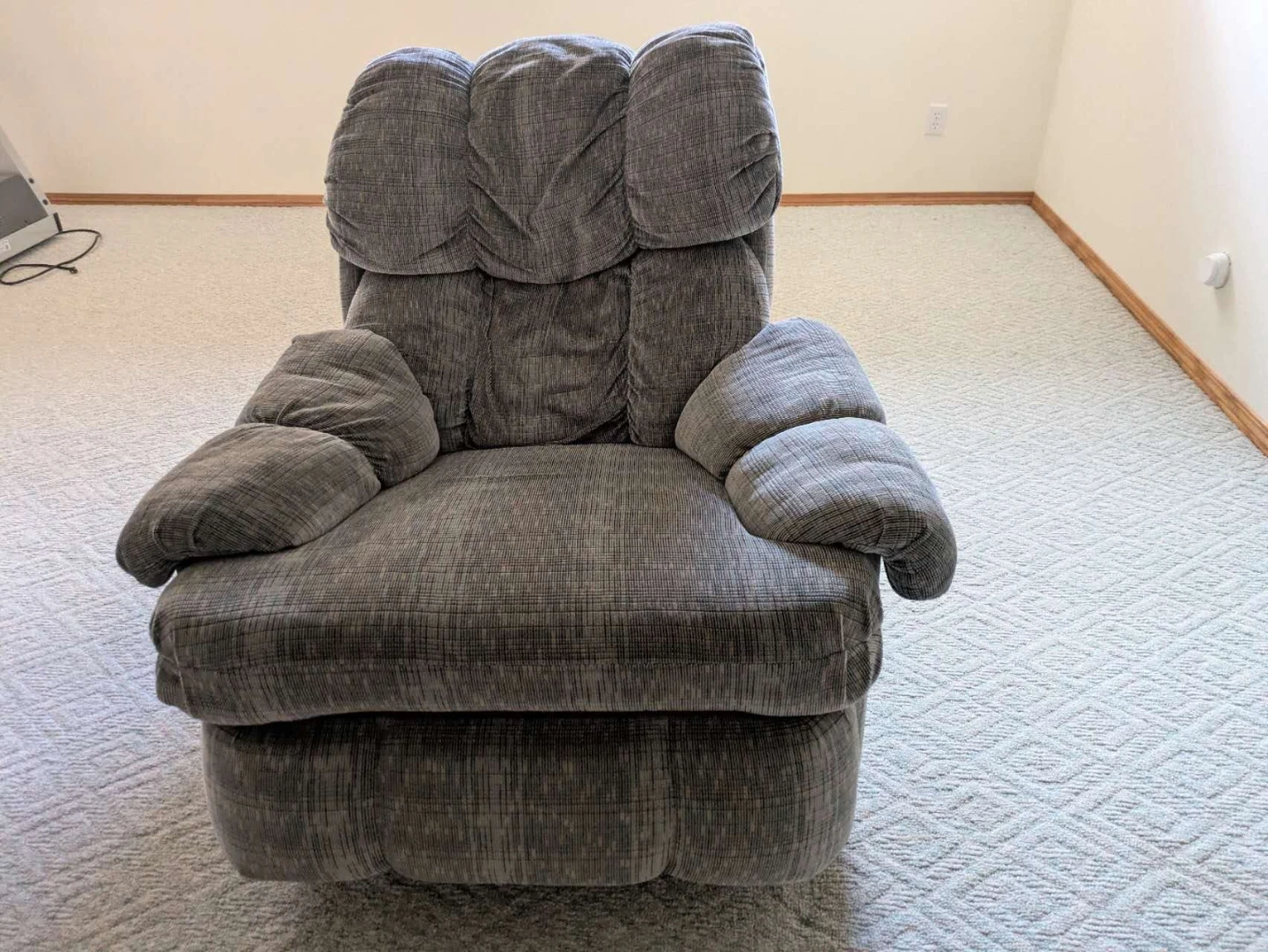 (Ozerna) Grey Plaid Sofa and Recliner Set - photo 3