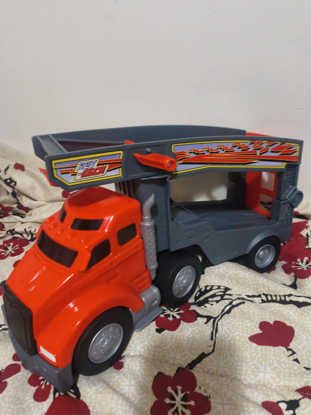 Rey GO! Toy Truck Carrier