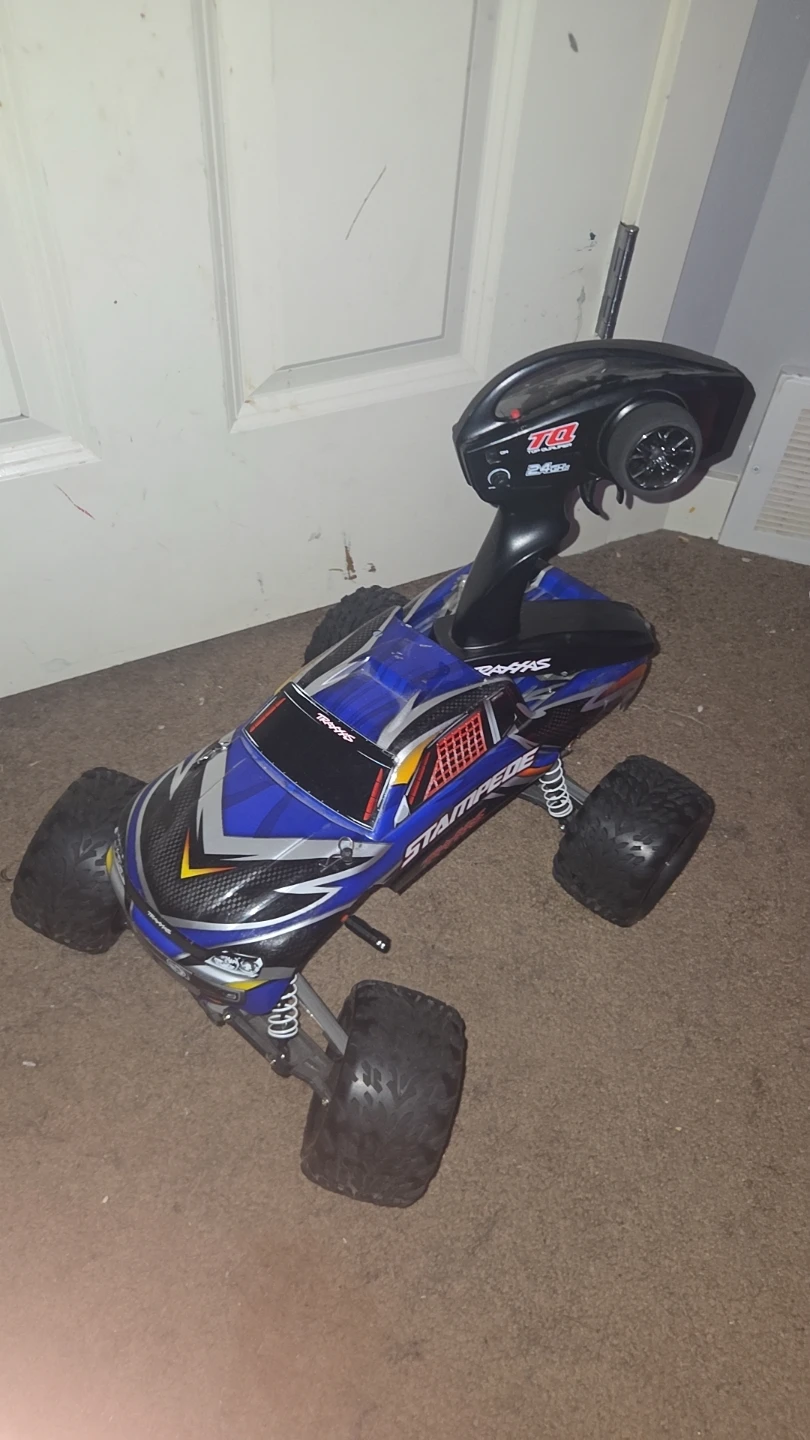 Traxxas Stampede RC Monster Truck - photo 3