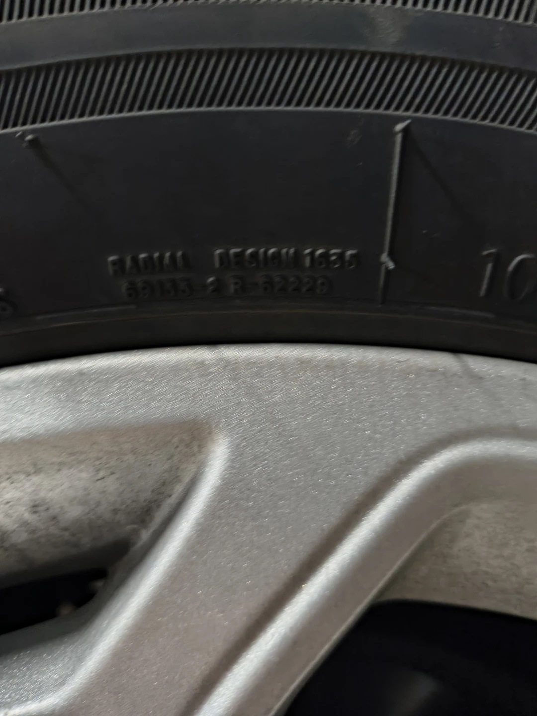 4 Motomaster Winter Edge 245/60R18 105T Tires - photo 4