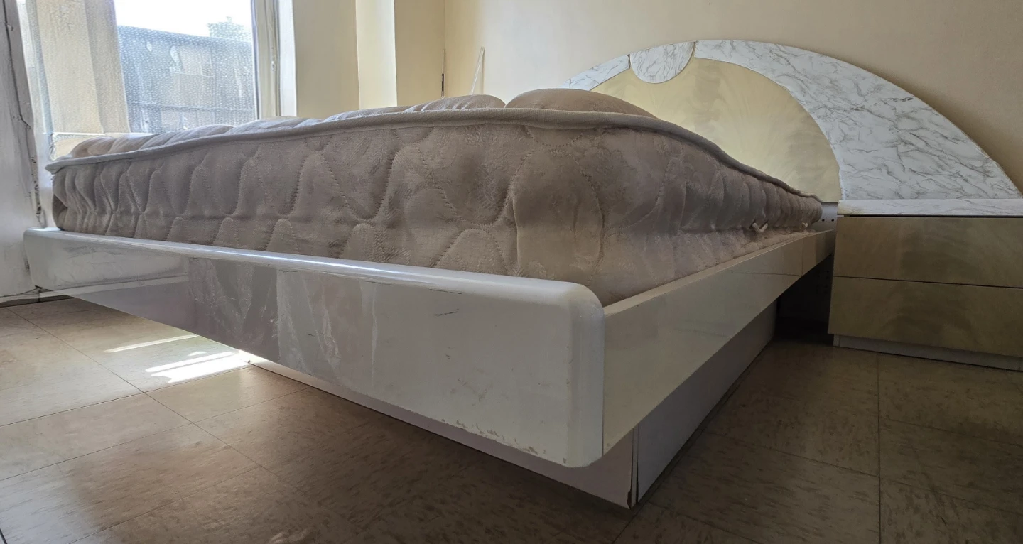 Queen Size Bed Frame, Headboard, 2 Nightstands (+ Mattress) - photo 4