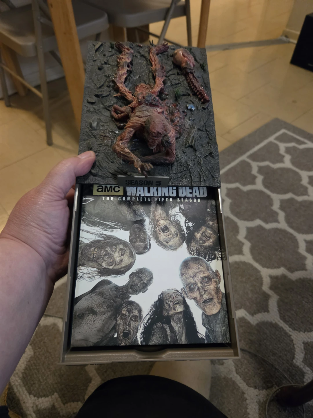 The Walking Dead Season 5 Blu-ray Collector's Edition - photo 5