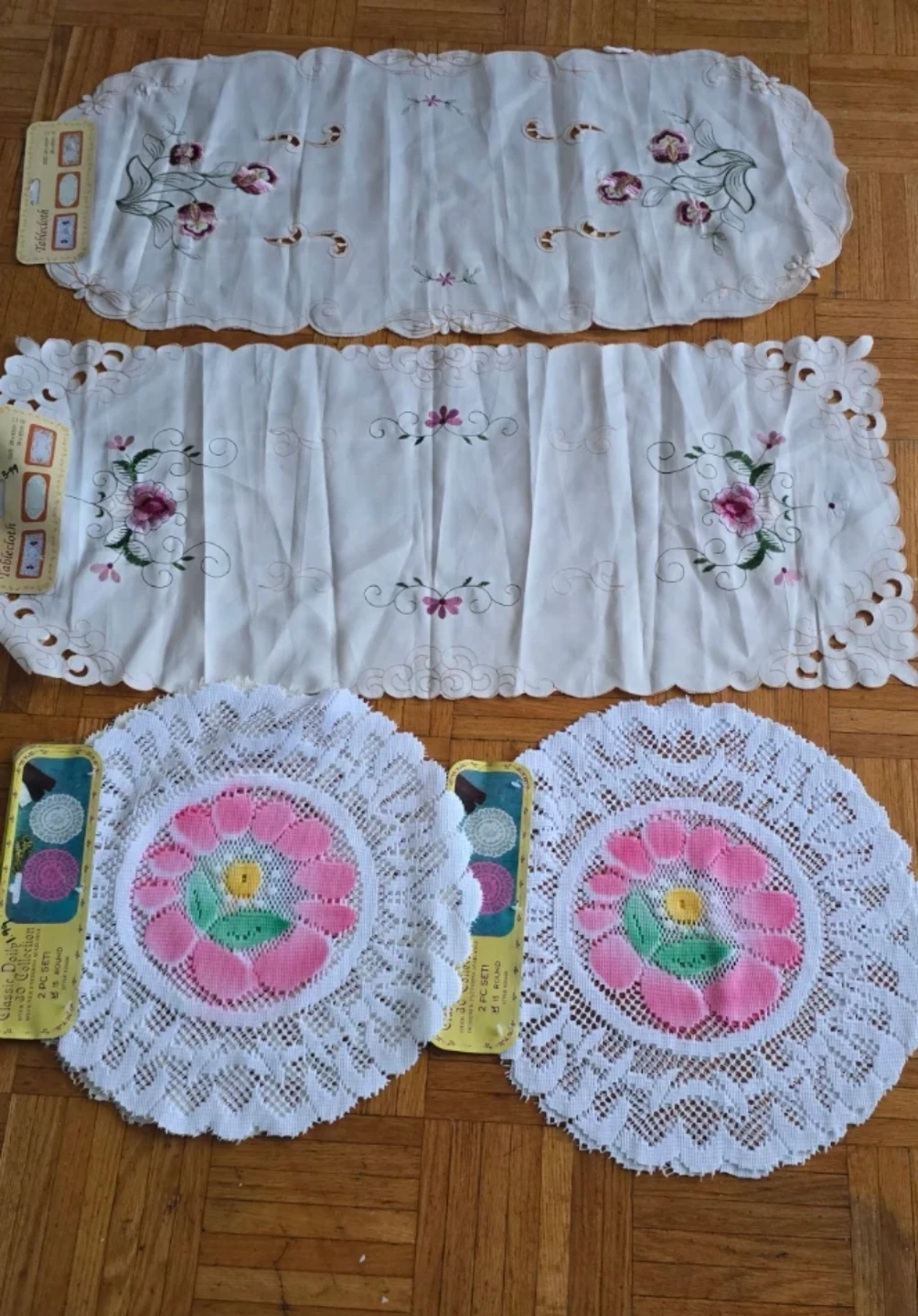 Embroidered Table Linens Set