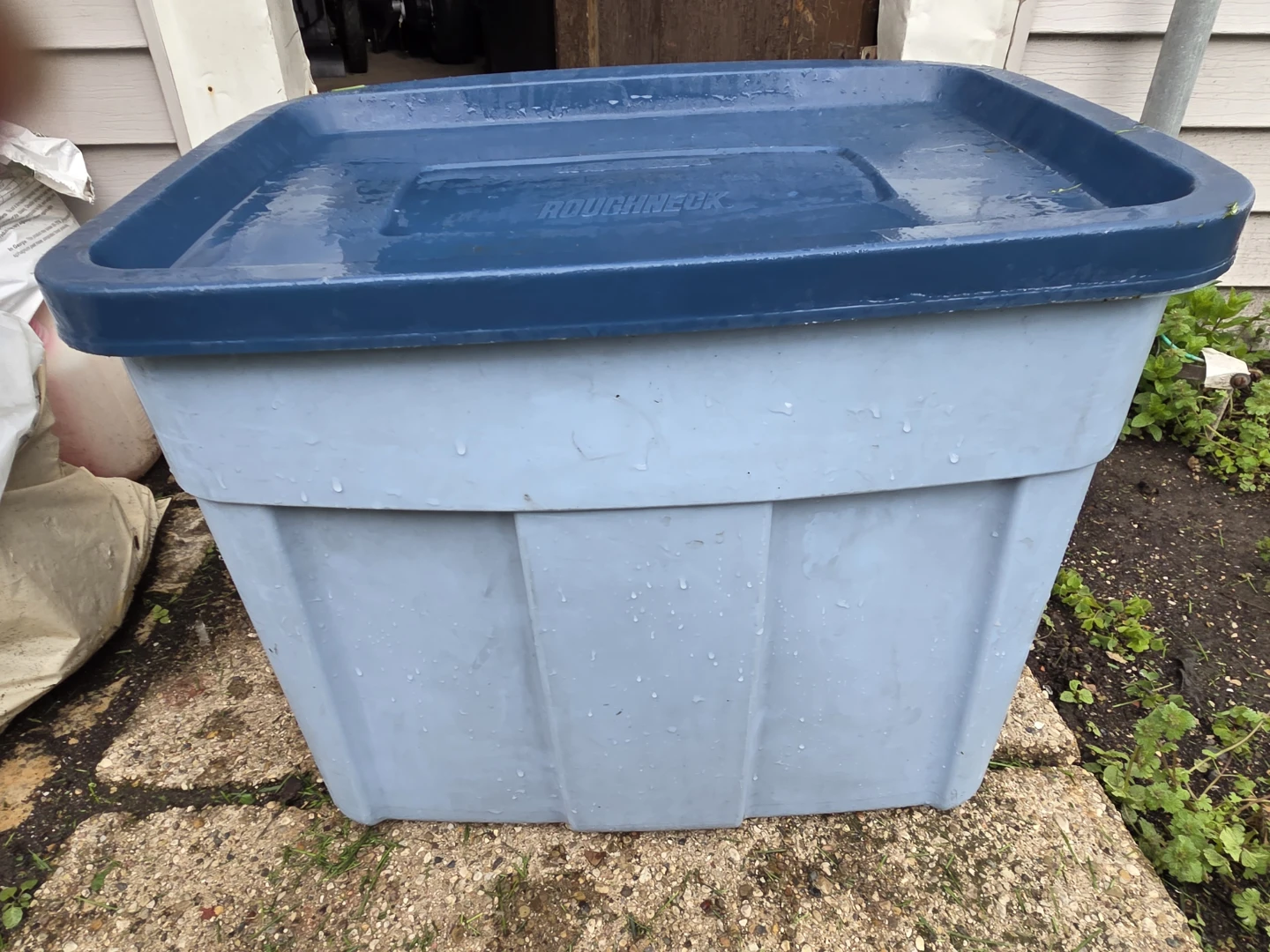 RUBBERMAID STORAGE BIN