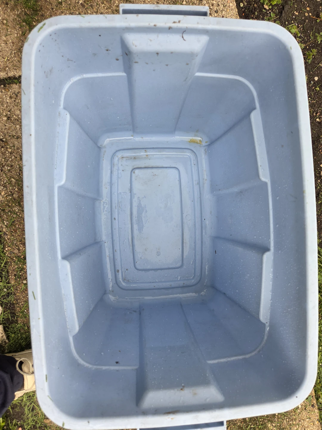 RUBBERMAID STORAGE BIN - photo 2