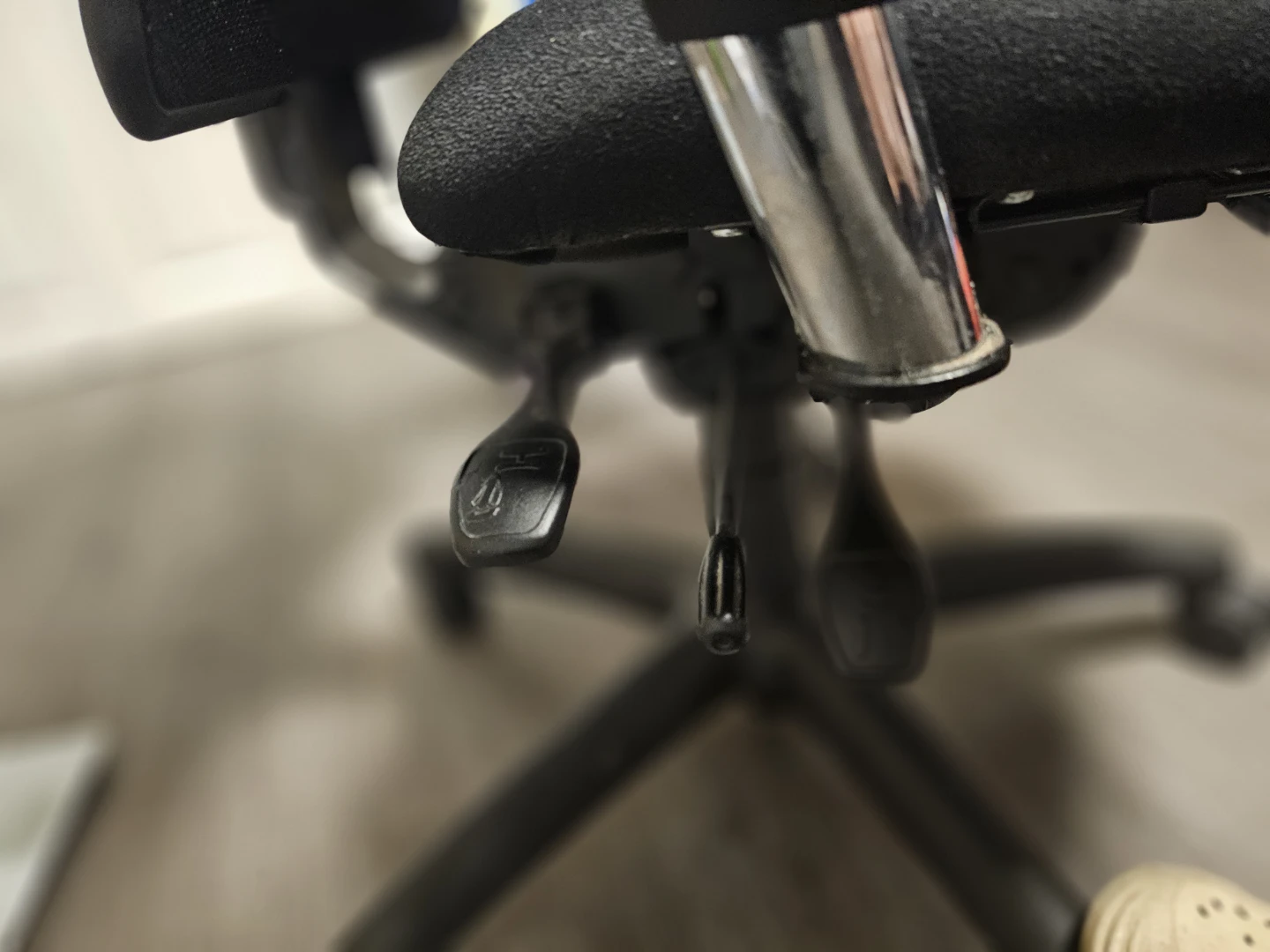 Table and chair - photo 4